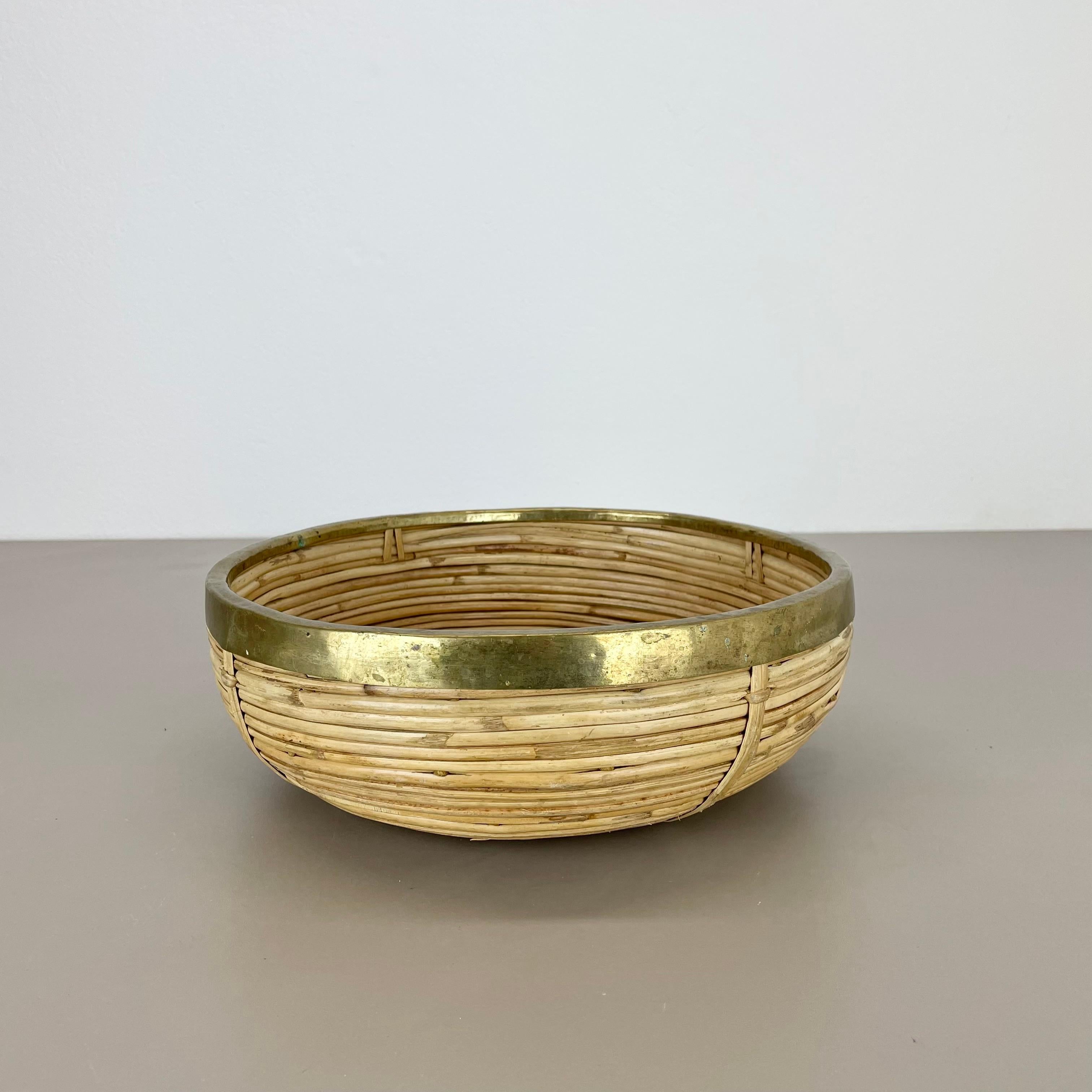 Large 30cm Rattan and Brass Bowl element  in Crespi Albini Style, Italy, 1970s For Sale 8