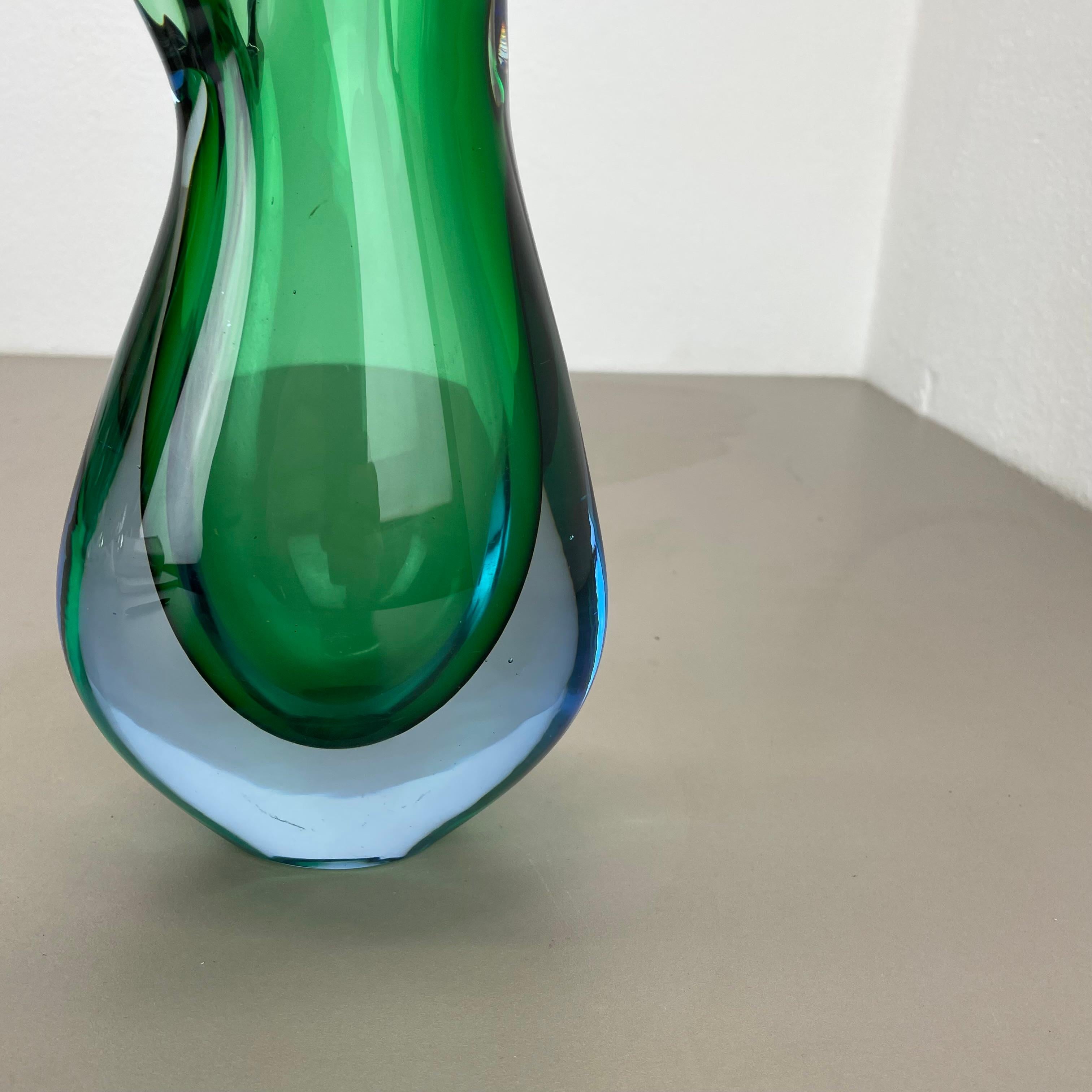 XX secolo grande vaso Sommerso in vetro di Murano verde da 31 cm di Flavio Poli Attr., Italia, 1970 in vendita