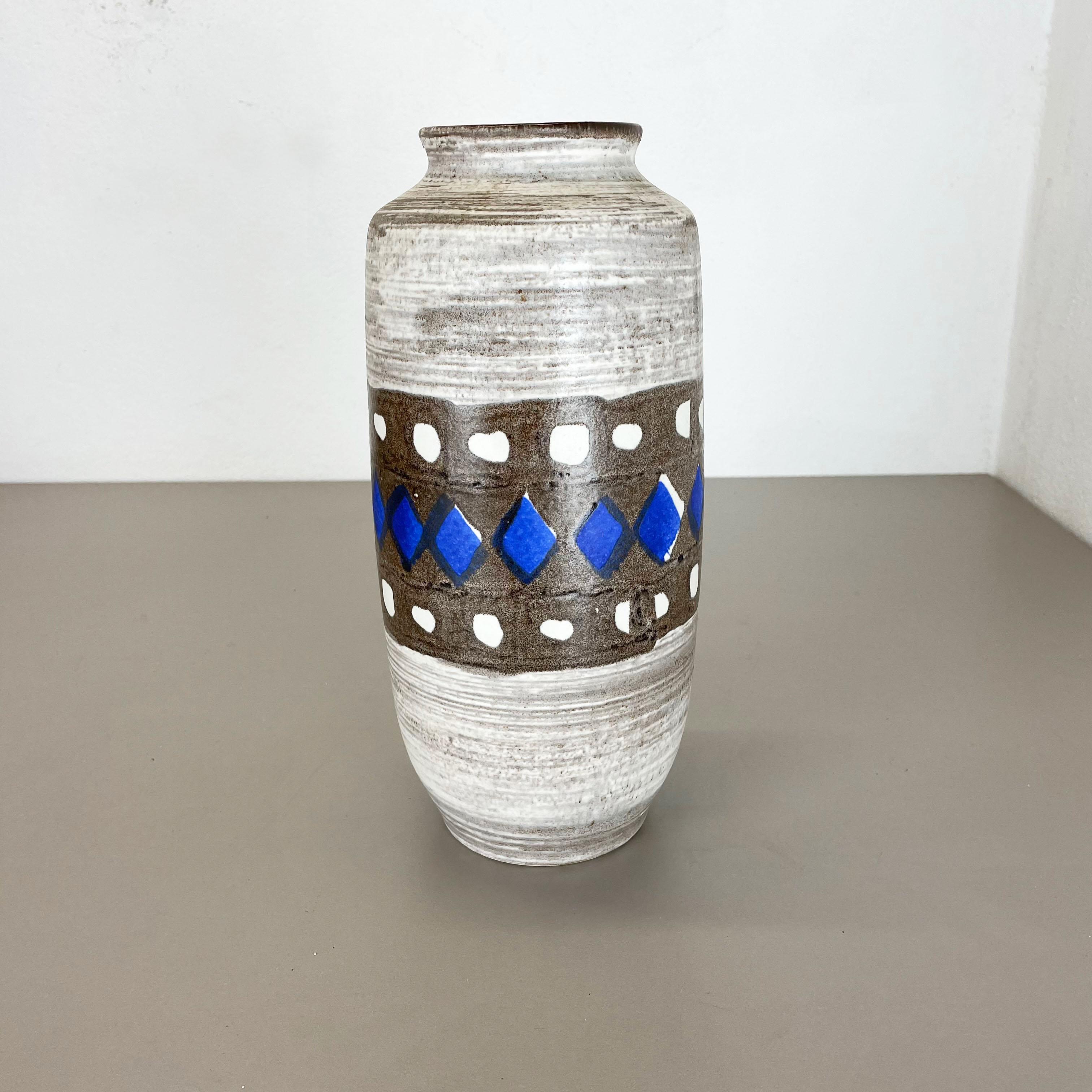Article:

Pottery ceramic vase


Producer:

BAY Ceramic, Germany



Decade:

1970s



Description:

Original vintage 1970s pottery ceramic vase made in Germany. High quality German production with a nice abstract painting and