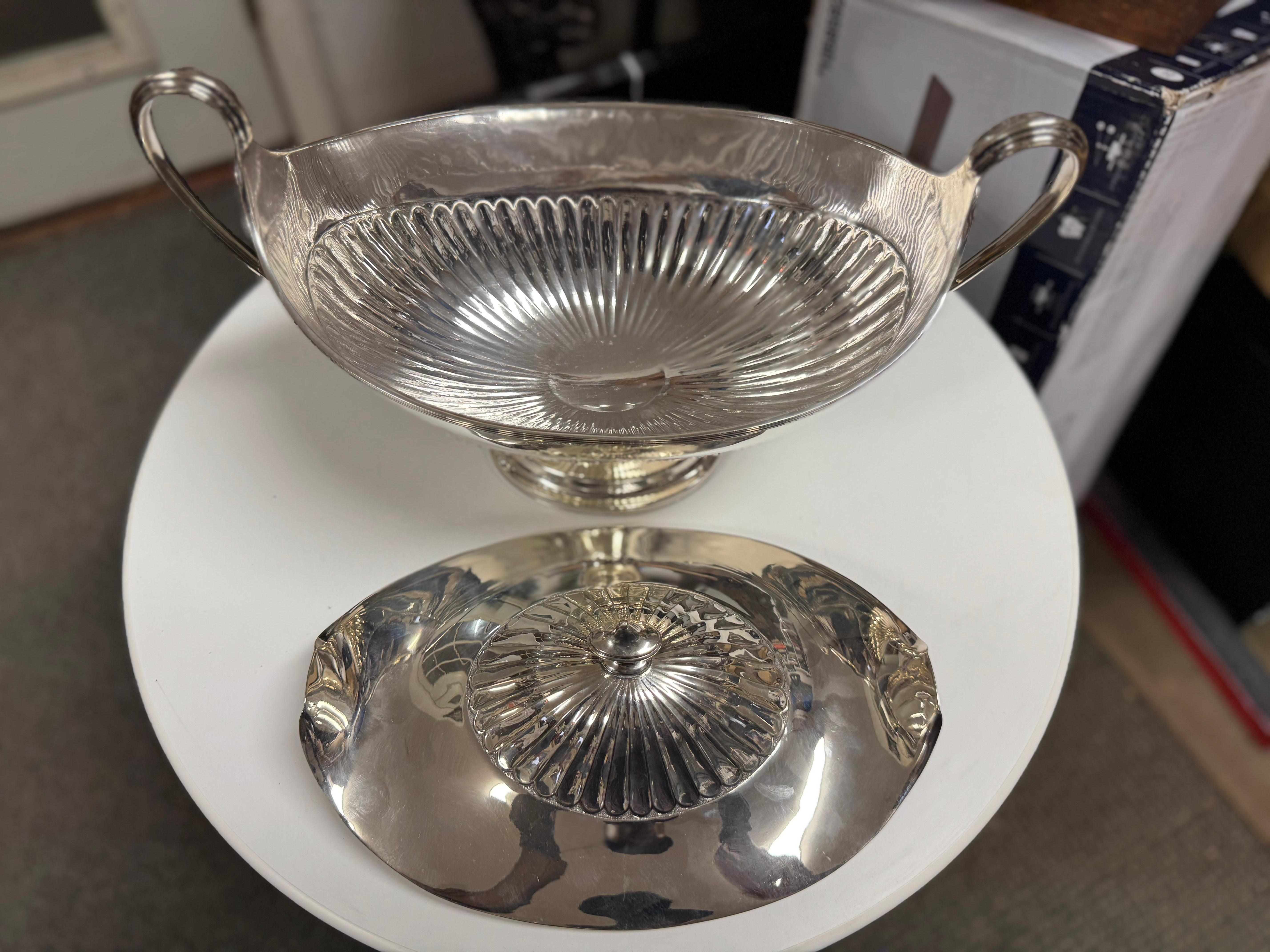 Large 3.2lb Sterling Silver Soup Tureen/Urn In Good Condition For Sale In Pasadena, TX