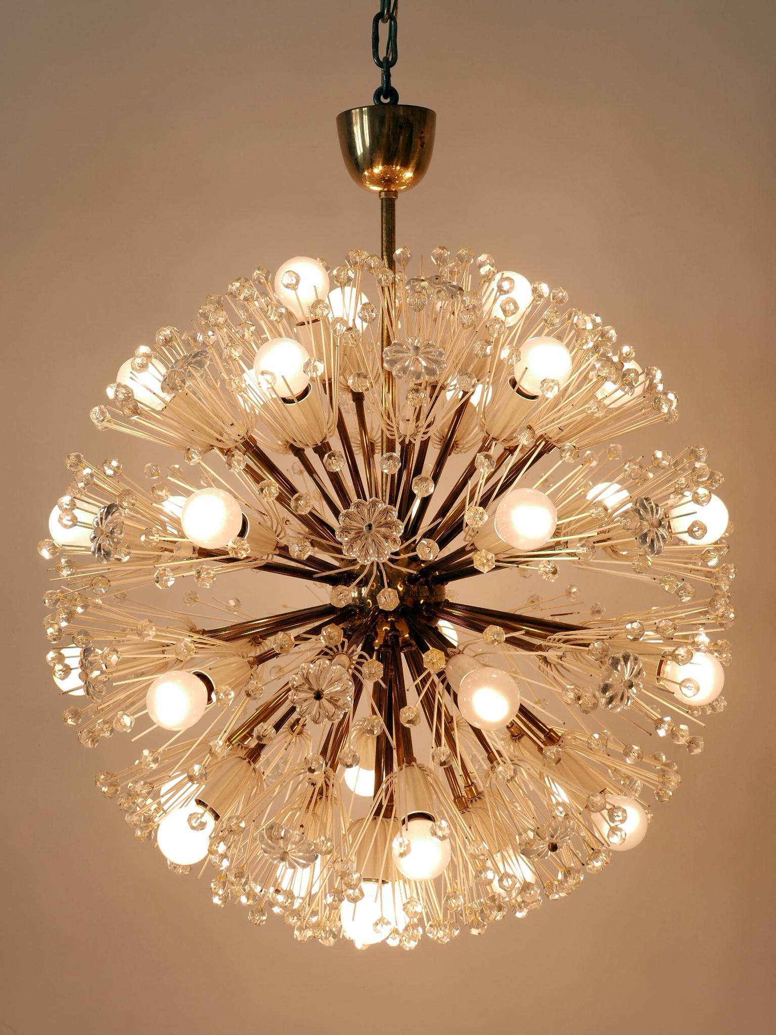Milieu du XXe siècle Grand lustre à 33 Lights Dandelion par Emil Stejnar pour Rupert Nikoll 1950s en vente