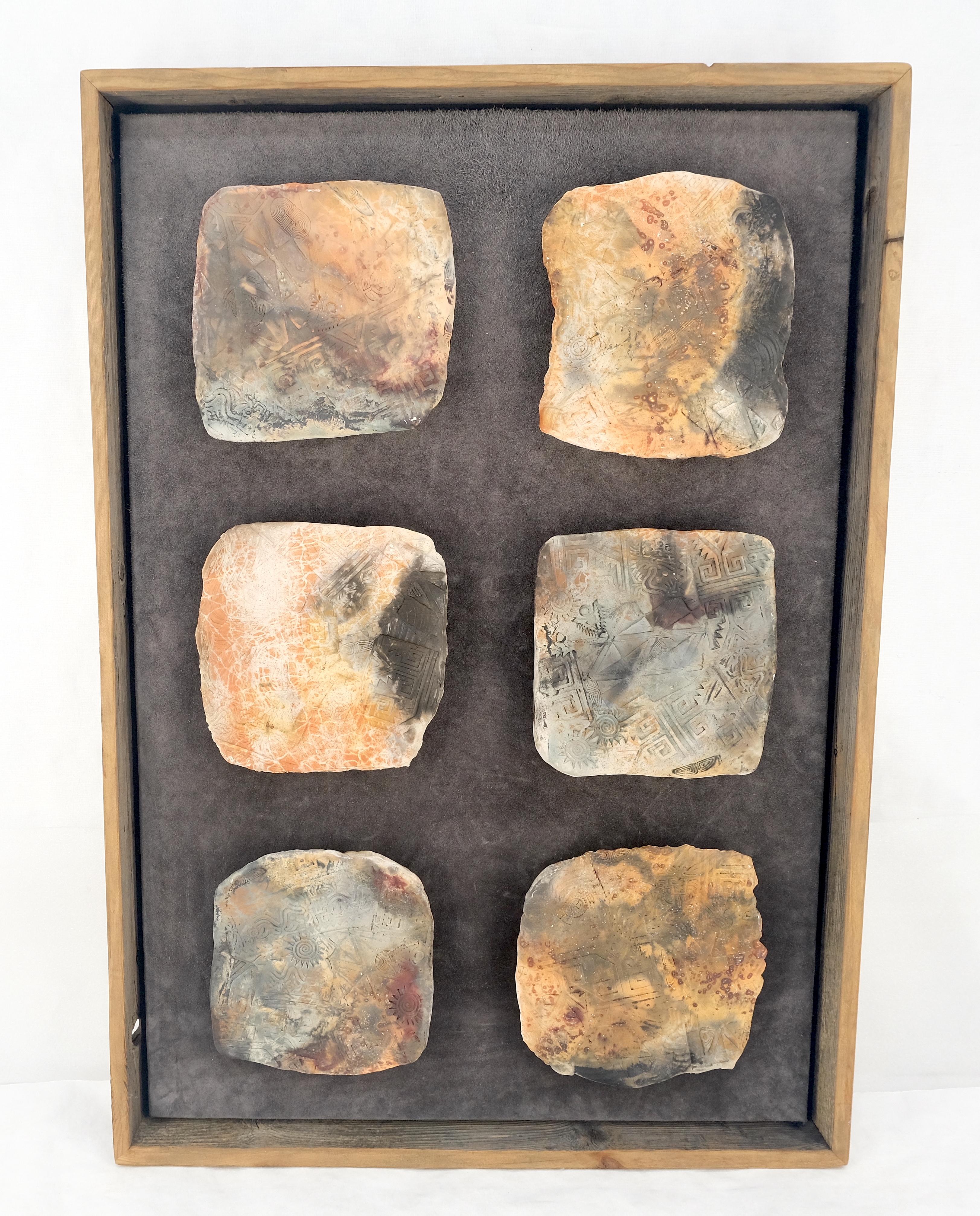 Mid-Century moderno Scultura da parete in argilla cotta grande 33x47 incorniciata con texture astratte Vassoio in vendita