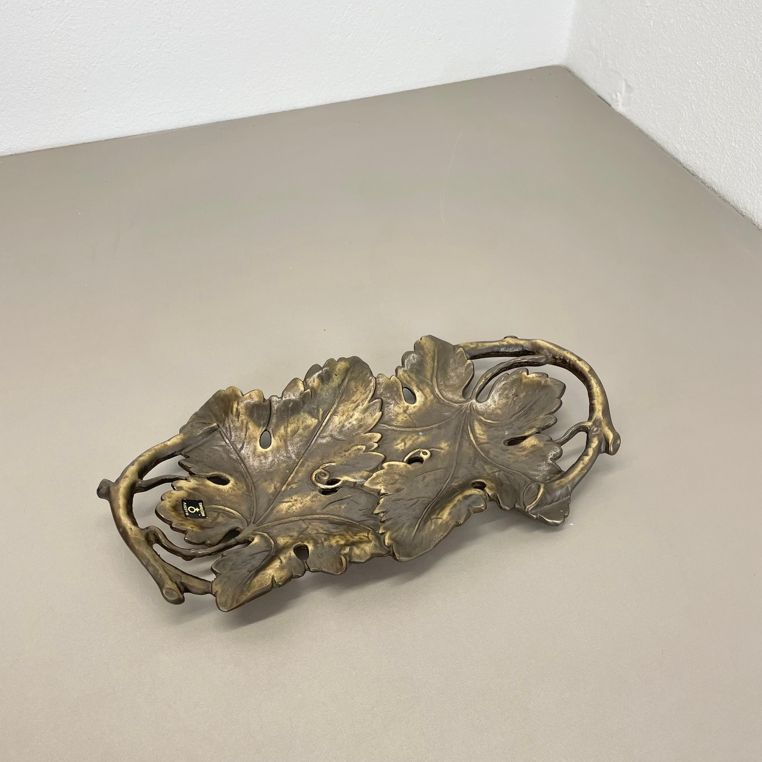 Article:

Large Brass metal shell plate element


Origin:

Germany


Material:

Brass




Wonderful metal element shell plate made in Germany in the 1970. high quality 1970s fabrication of solid brass, with nice formed leaf structure. This item