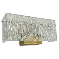 Große, 35 cm große, würfelförmige Wandleuchte im Hollywood-Regency-Stil aus Eisglas von J.T. Kalmar, 1950er Jahre
