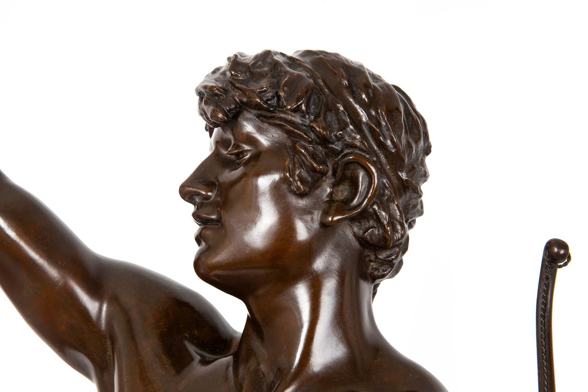 Grande scultura francese di bronzo di 36 pollici raffigurante un guerriero 