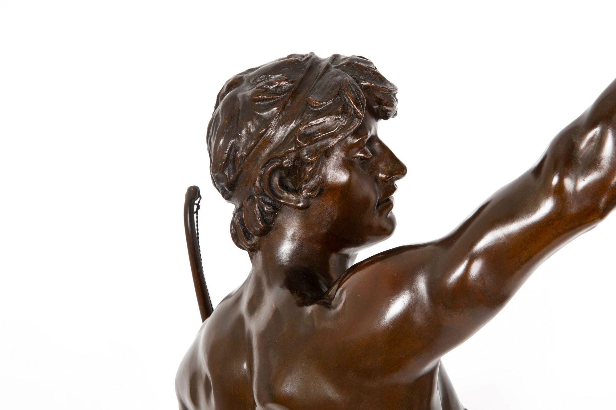 Grande scultura francese di bronzo di 36 pollici raffigurante un guerriero 