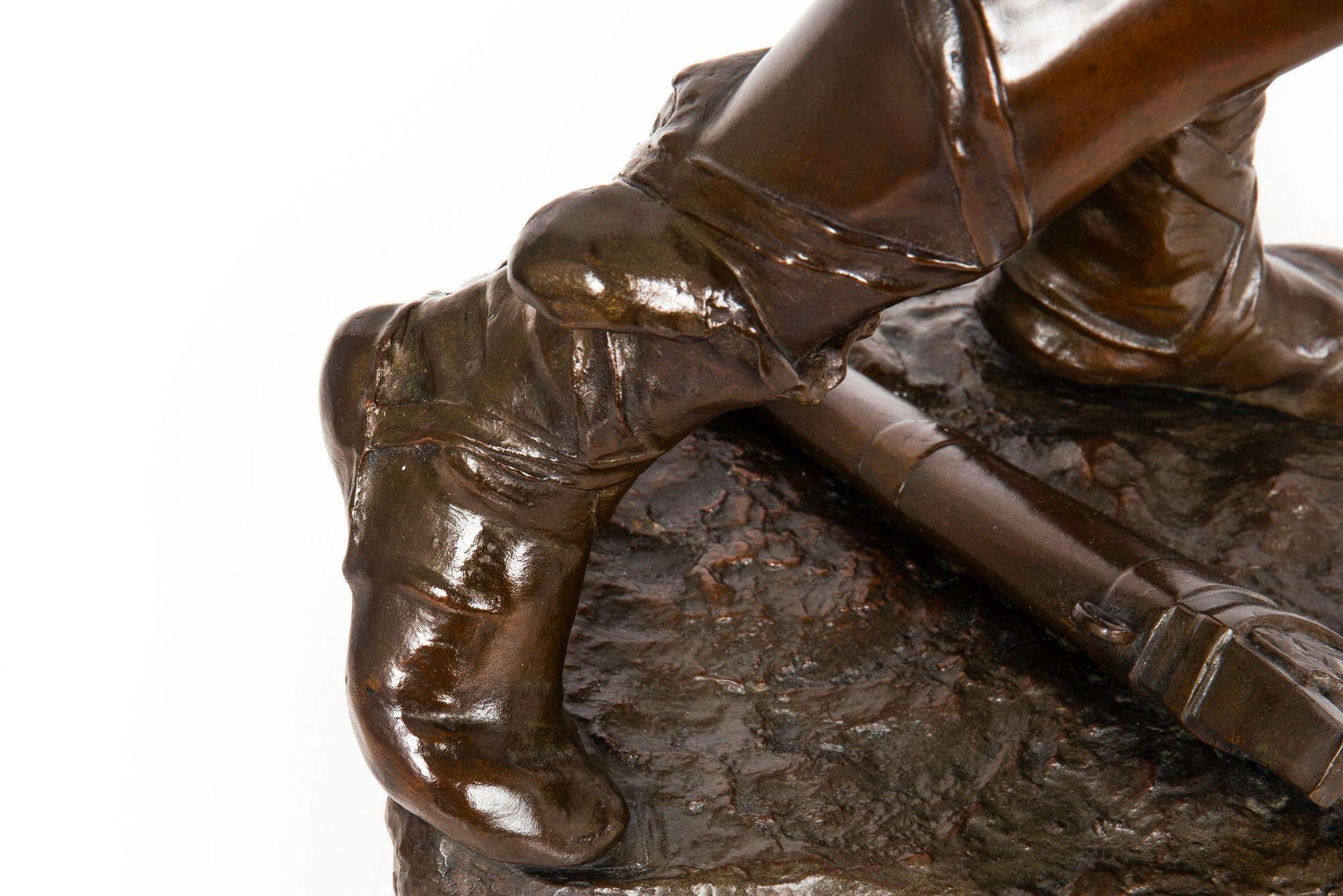Grande scultura francese di bronzo di 36 pollici raffigurante un guerriero 