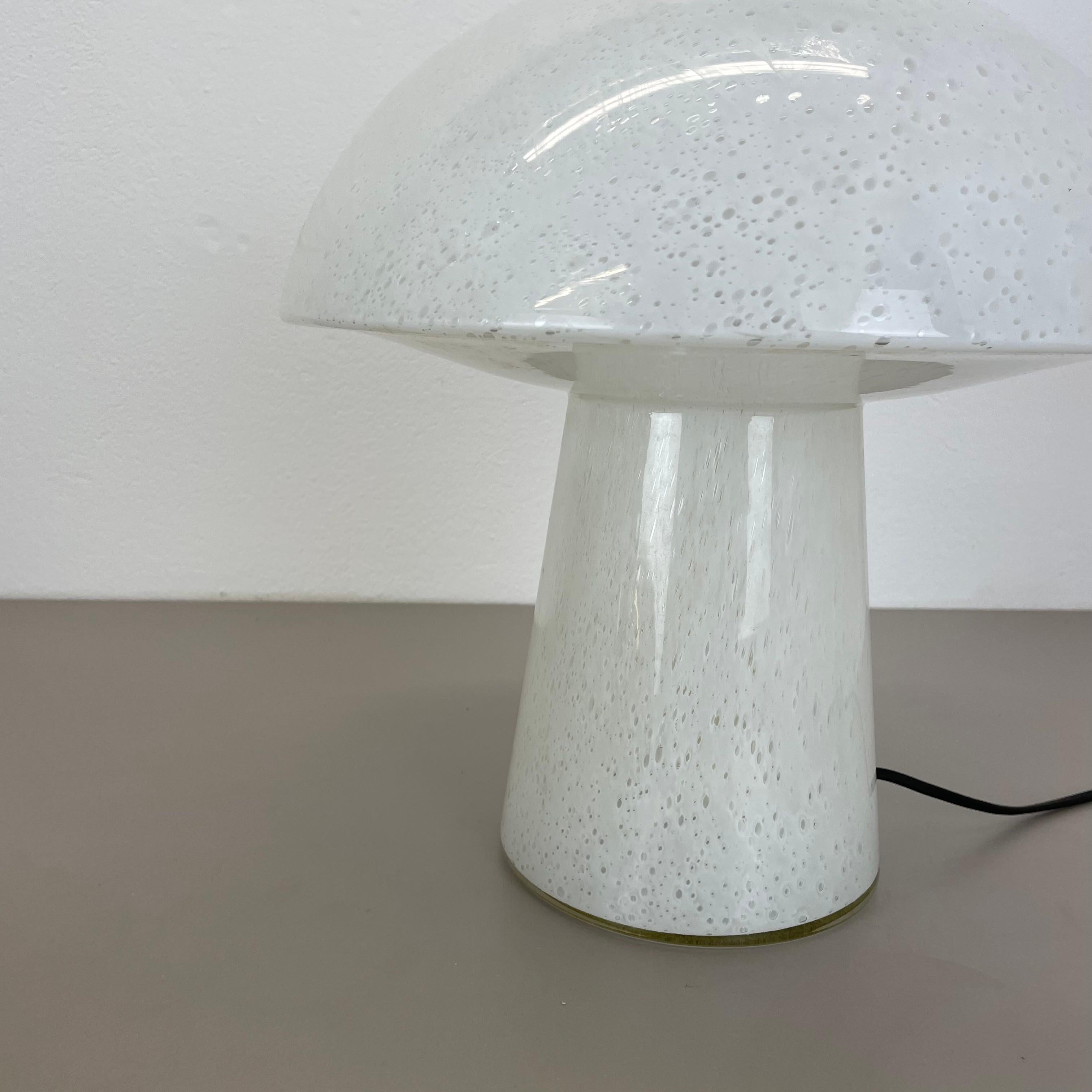 Grande lampada da tavolo UFO in vetro da 36 cm Realizzata da Glashütte Limburg, Germania, anni '70 in vendita 3