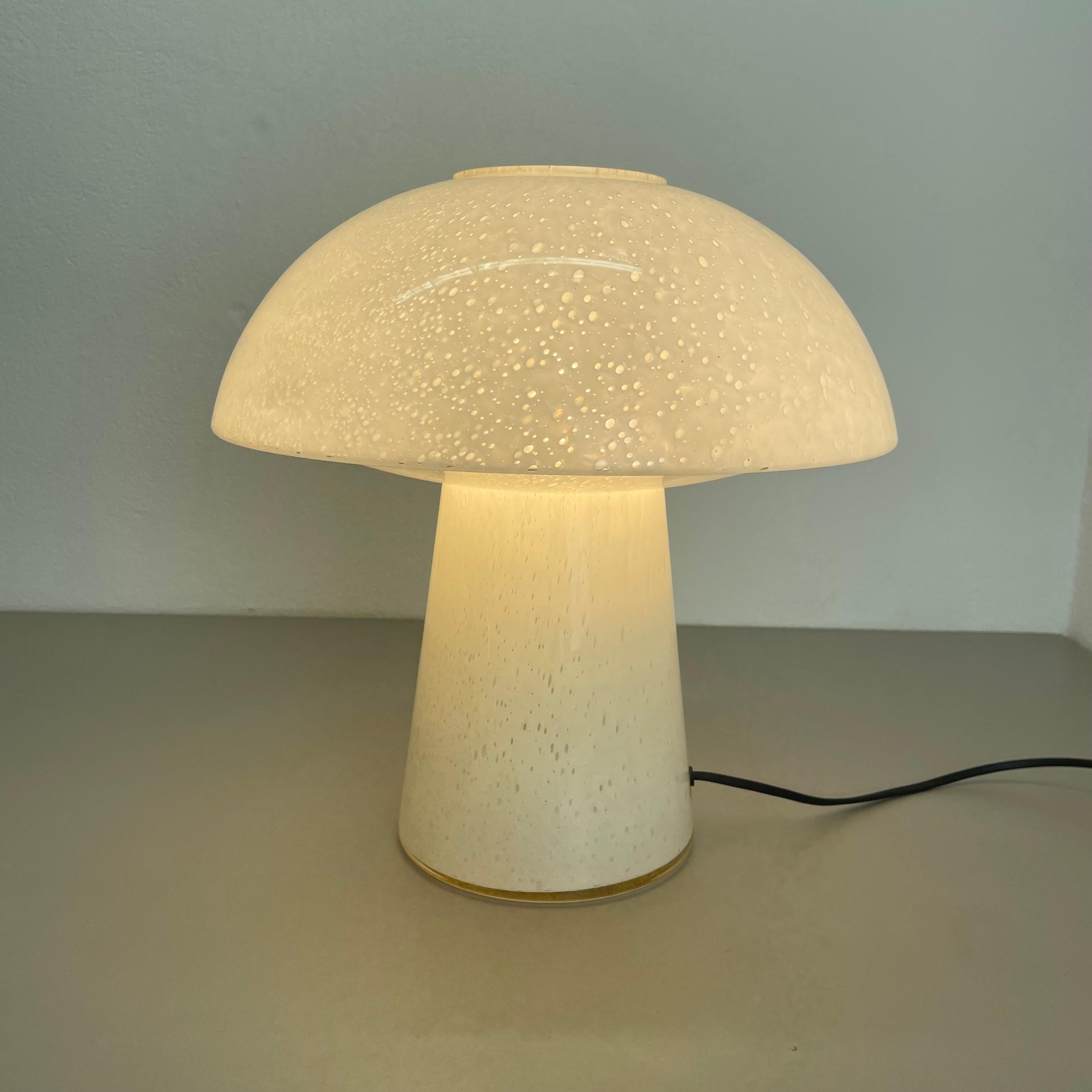 Grande lampada da tavolo UFO in vetro da 36 cm Realizzata da Glashütte Limburg, Germania, anni '70 in vendita 9