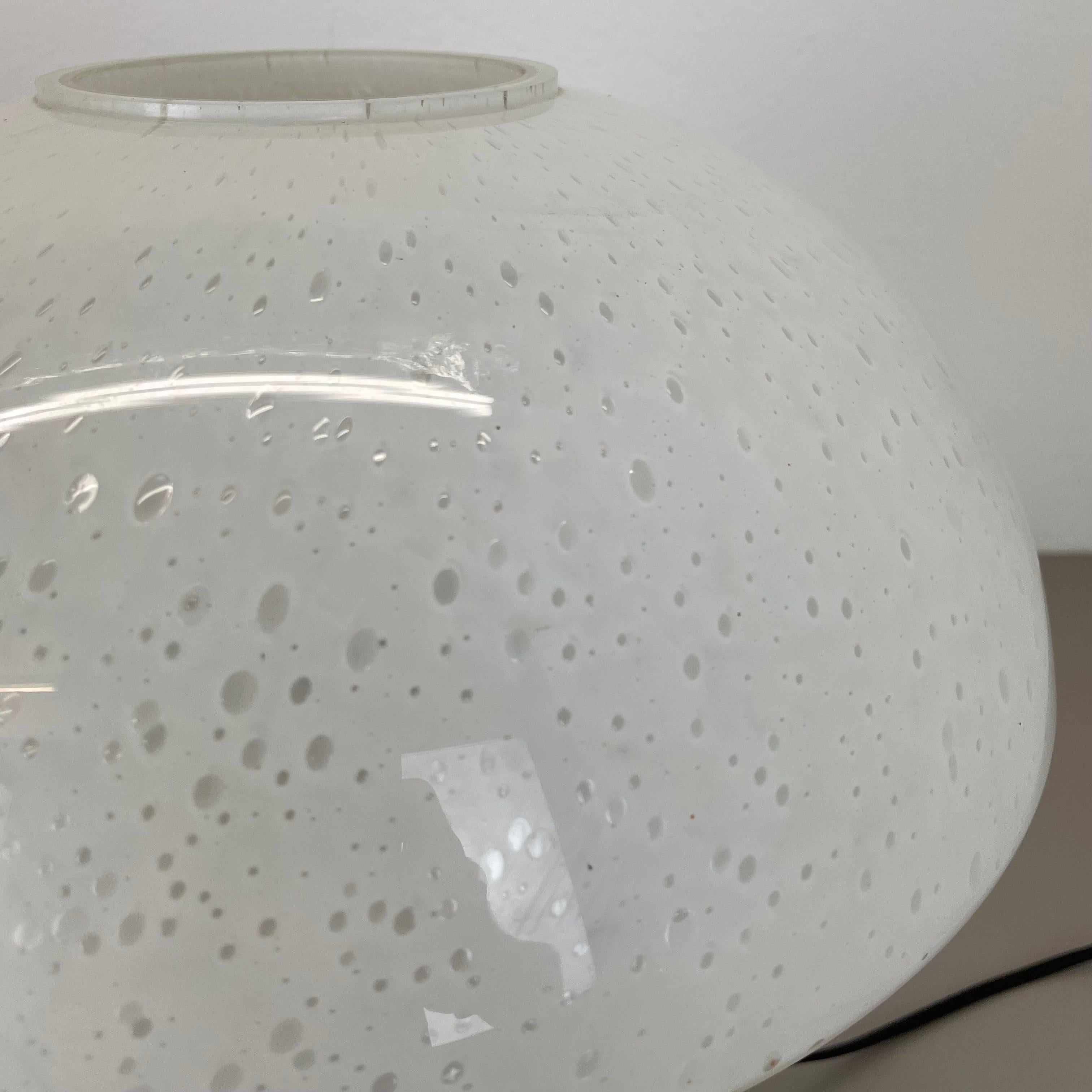 Grande lampada da tavolo UFO in vetro da 36 cm Realizzata da Glashütte Limburg, Germania, anni '70 In condizioni buone in vendita a Kirchlengern, DE
