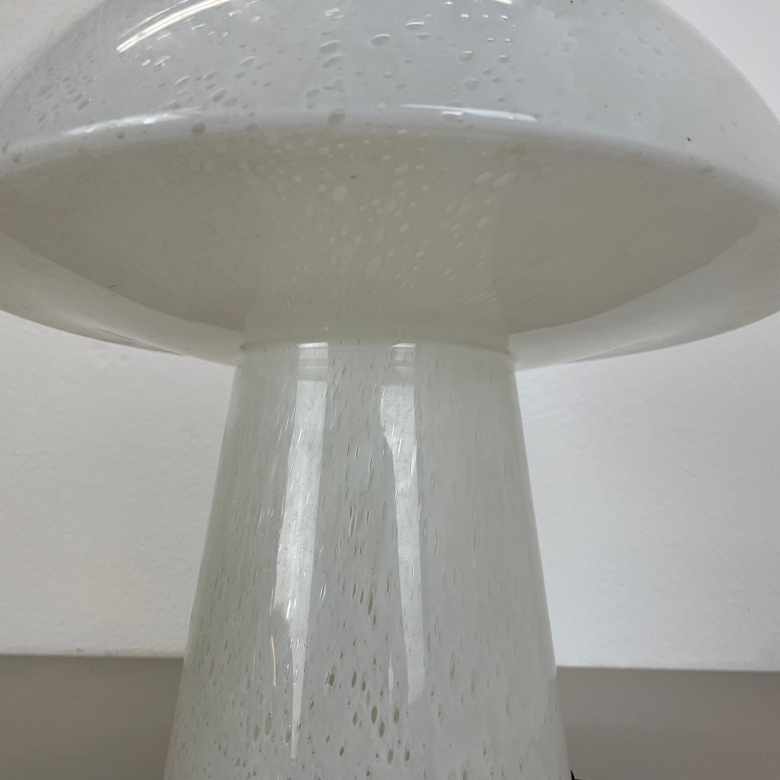 Grande lampada da tavolo UFO in vetro da 36 cm Realizzata da Glashütte Limburg, Germania, anni '70 in vendita 1