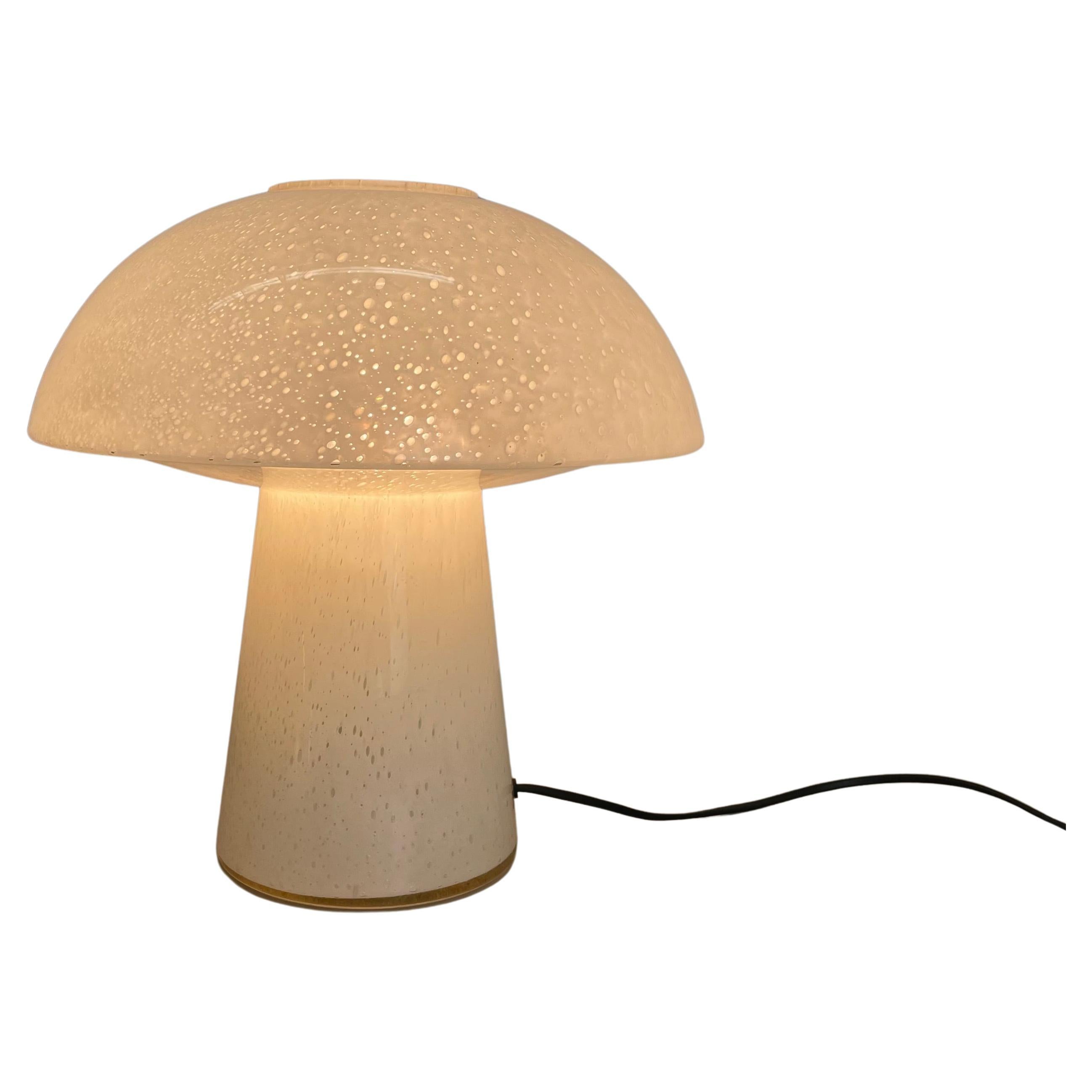 Grande lampada da tavolo UFO in vetro da 36 cm Realizzata da Glashütte Limburg, Germania, anni '70 in vendita