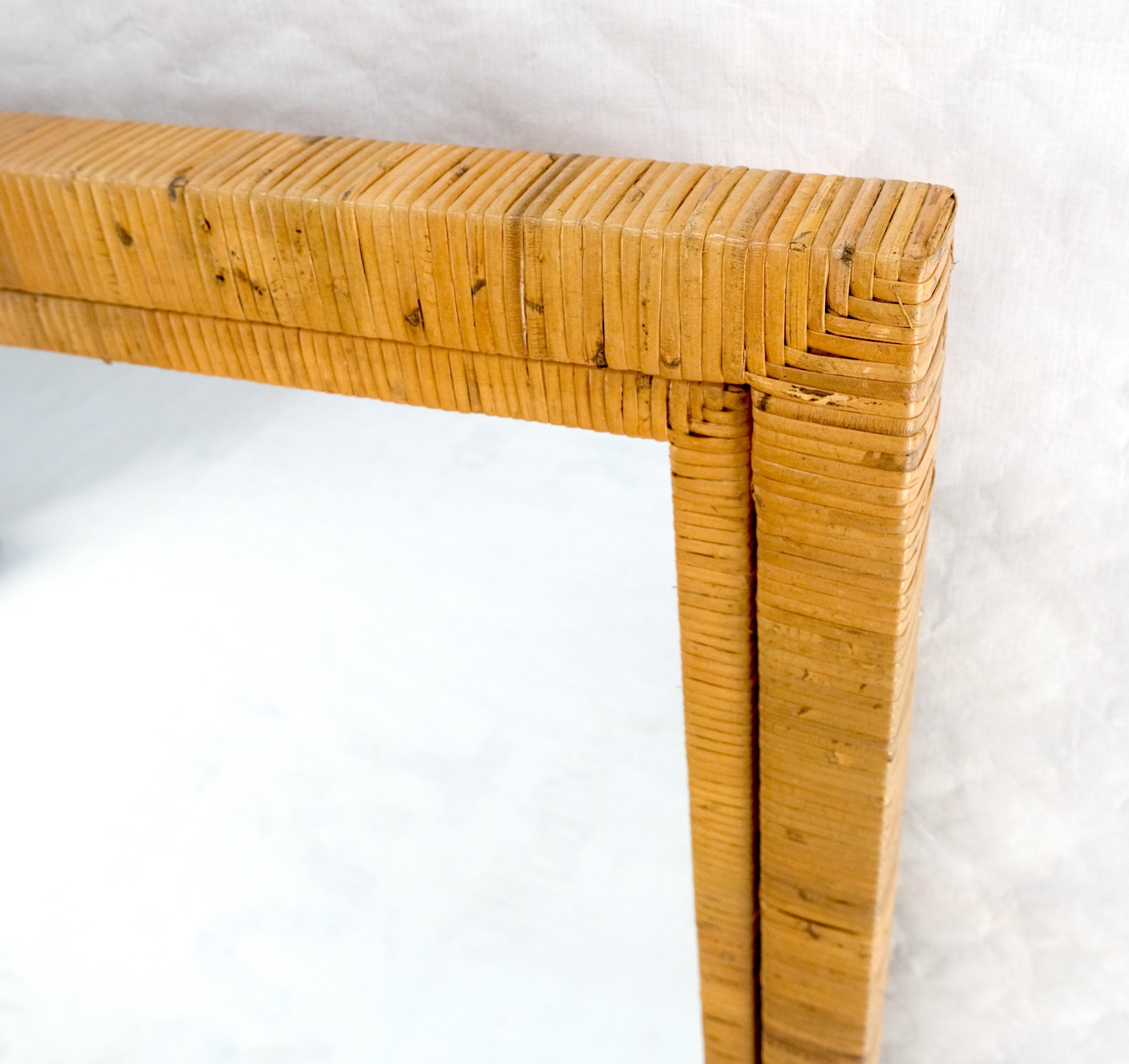 20ième siècle Large 36x44 c1970s Rectangle Rattan Cane Bamboo Frame Wall Mirror MINT en vente