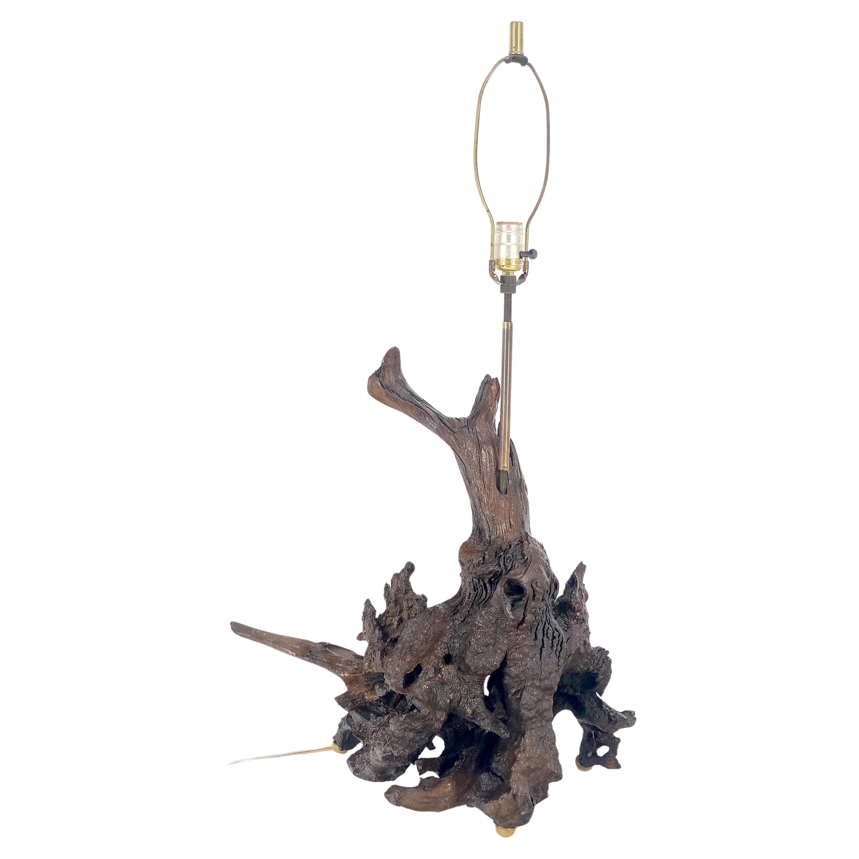Grande lampada da tavolo in legno driftwood verniciato e oliato alta 37" del Mid Century Modern MINT
