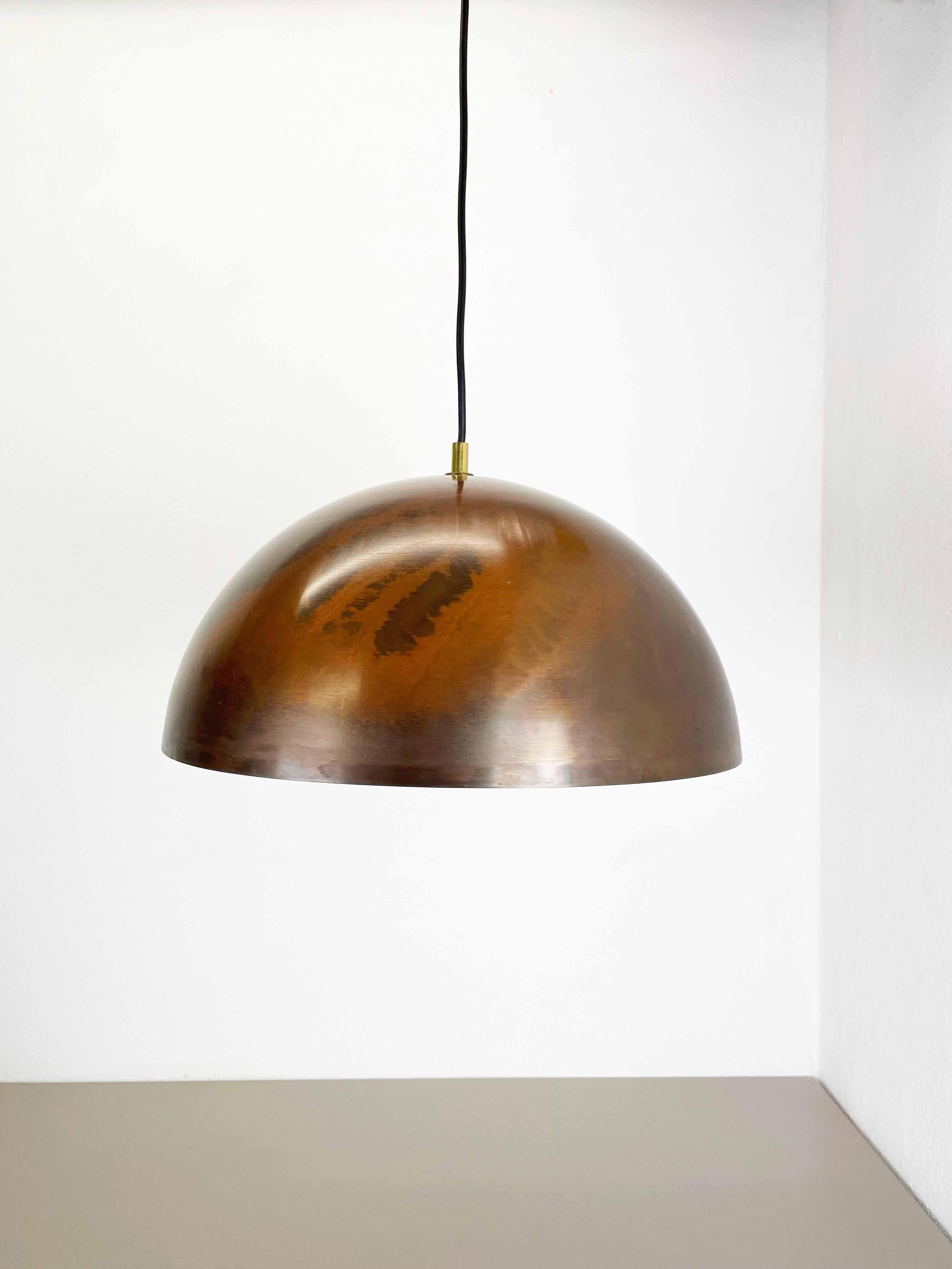 Article: Hanging light 


Origin: Italy


Age: 1960s 


 

This fantastic copper hanging light was designed and produced in 1970s in Italy. The shade is made of high quality copper, with a fantastic nice textured flamed patina.
Due to