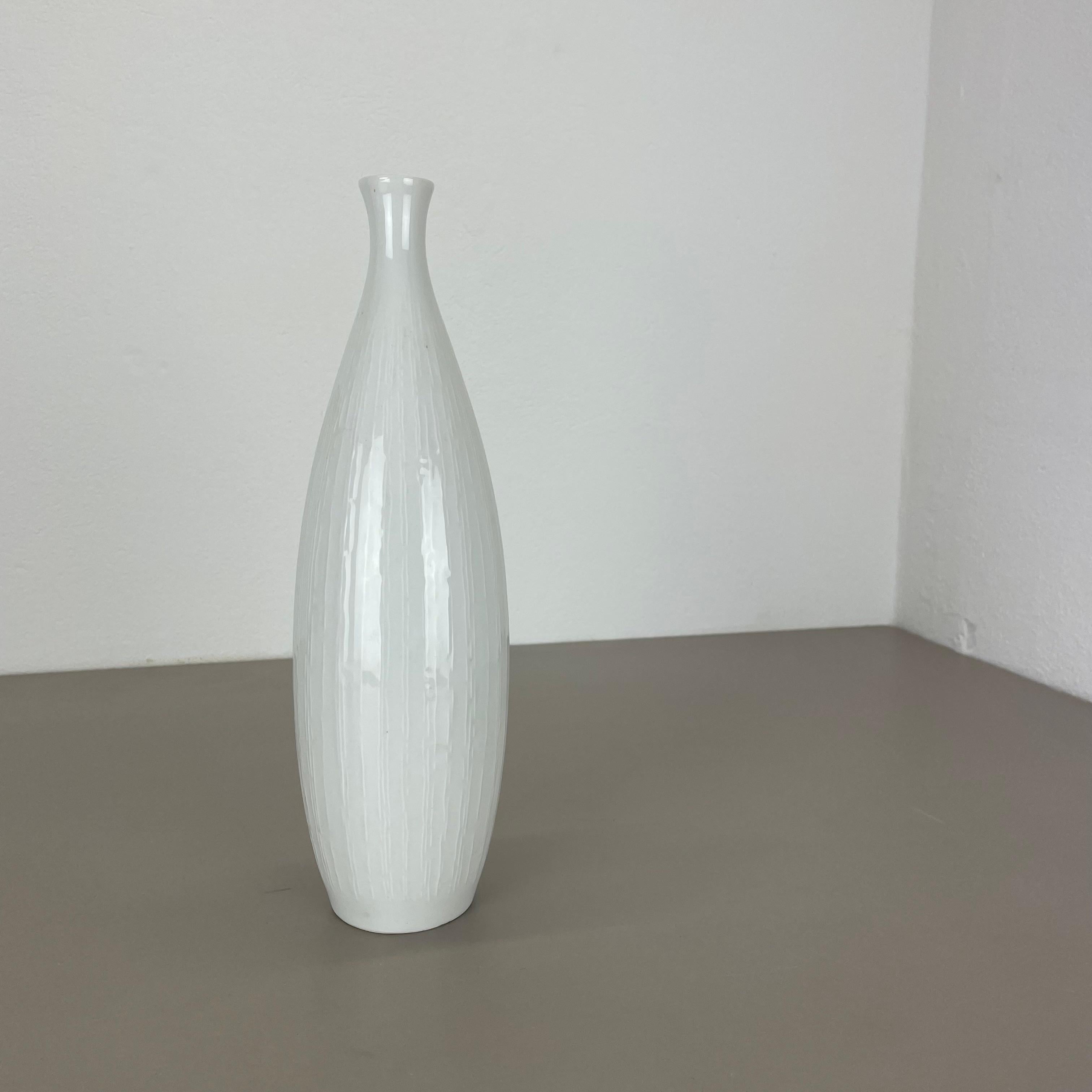 Große 37cm Op-Art-Vase Vase Heinrich Fuchs für Hutschenreuther, Deutschland, 1970er Jahre (Moderne der Mitte des Jahrhunderts) im Angebot