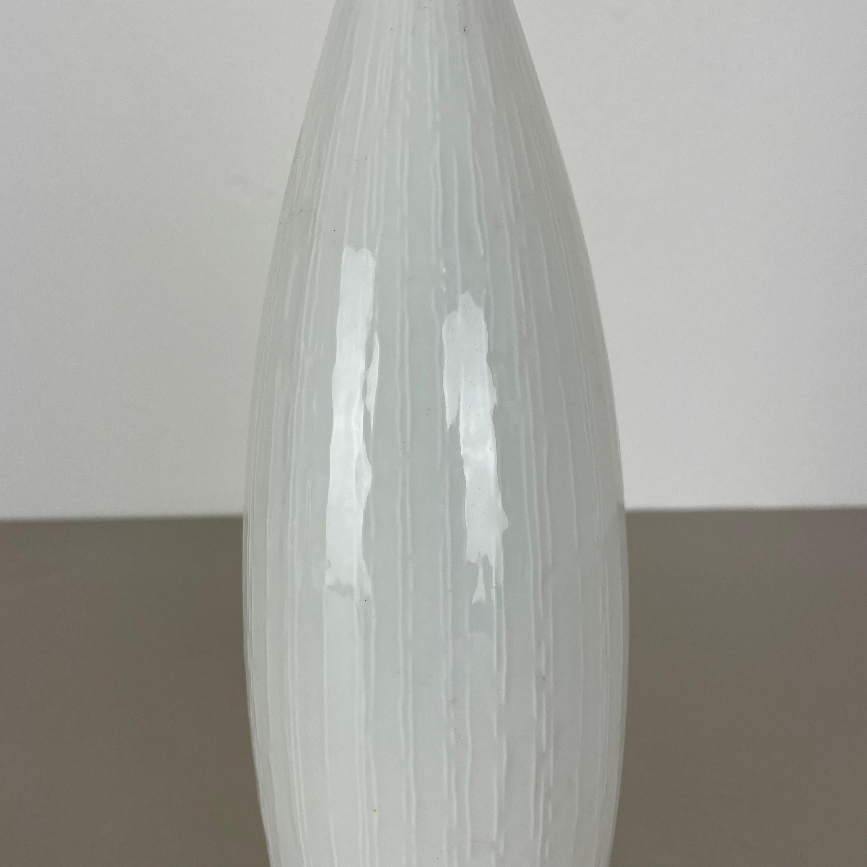 Große 37cm Op-Art-Vase Vase Heinrich Fuchs für Hutschenreuther, Deutschland, 1970er Jahre (Porzellan) im Angebot