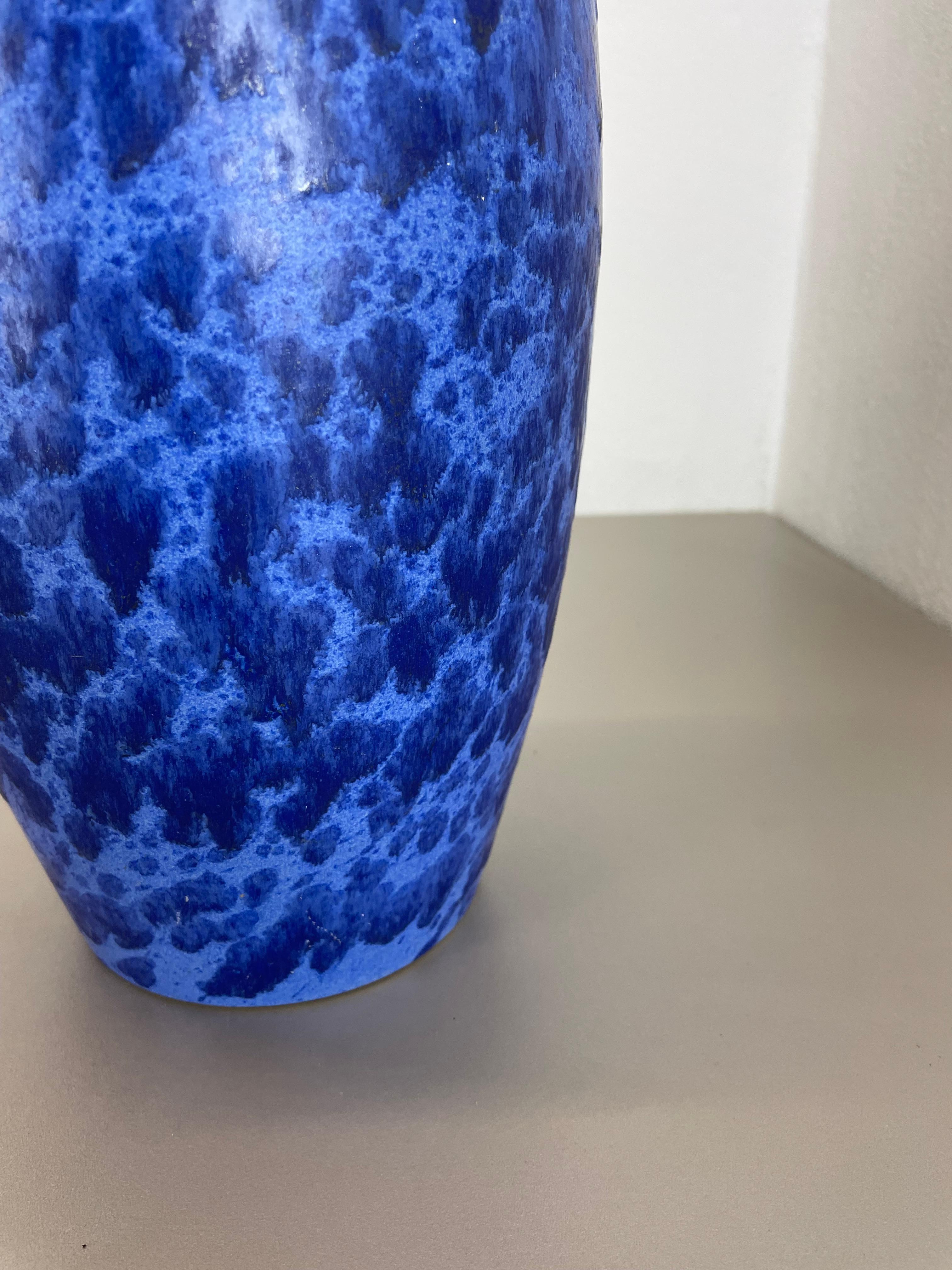 Grand vase de sol bleu-bleu en poterie grasse de 38 cm fabriqué par Scheurich, 1970 en vente 3