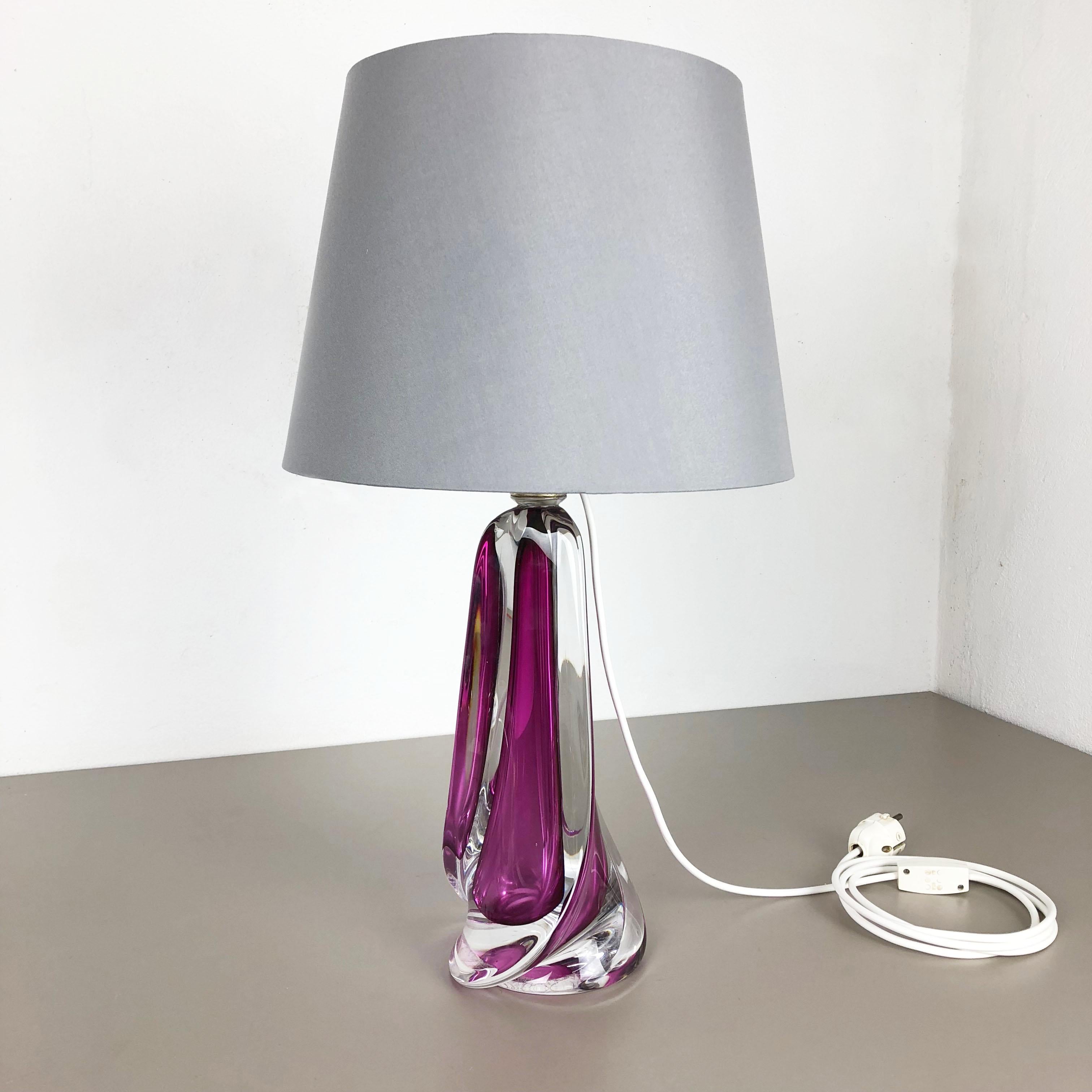 Article:

Table light crystal glass



Producer: 

Val Saint Lambert, Belgium


Origin: 

Belgium


Age: 

1960s



 

This fantastic vintage table light was designed and produced by Val Saint Lamberti n the 1960s in Belgium. The light base has a