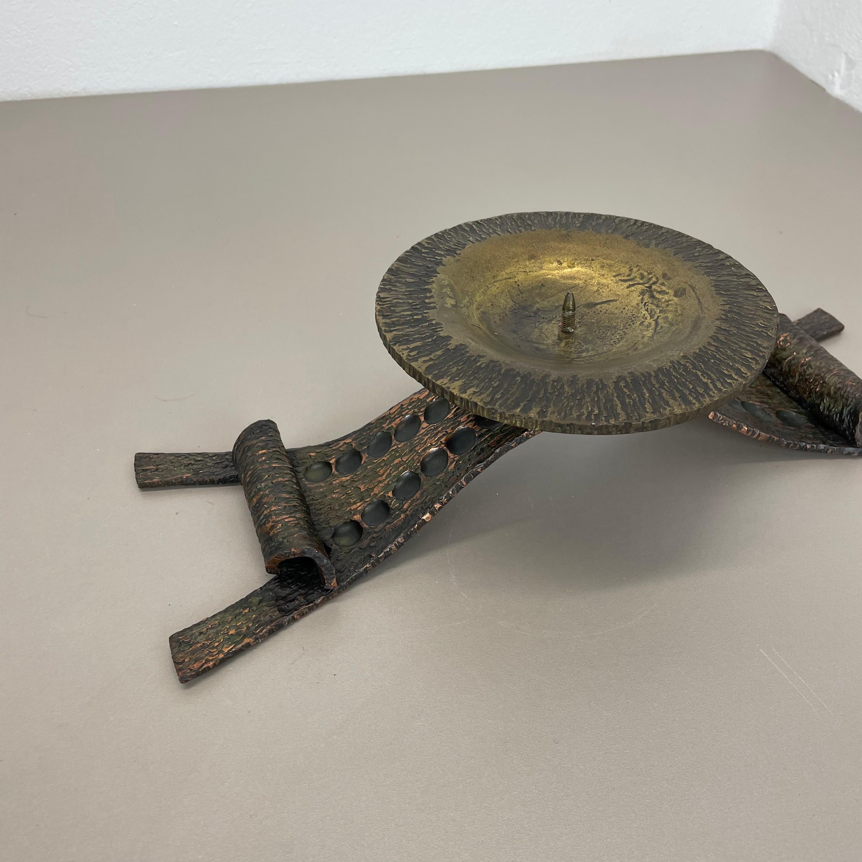 large 39cm Sculptural Brutalist Brass and copper Candleholder, France, 1960s In Good Condition For Sale In Kirchlengern, DE