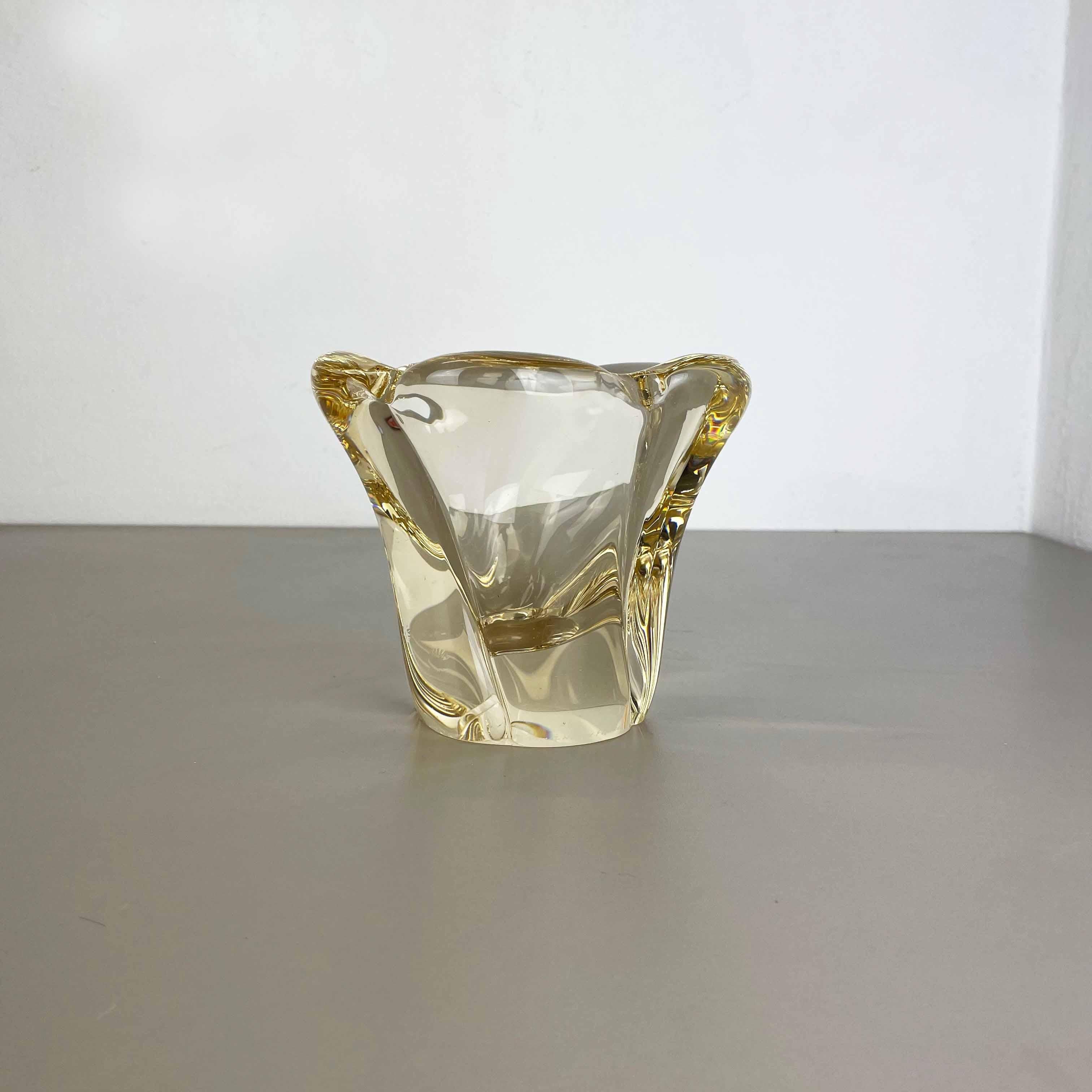 Large 3kg Crystal Glass Centerpiece Shell Bowl by DAUM Nancy, France, 1970s In Good Condition For Sale In Kirchlengern, DE