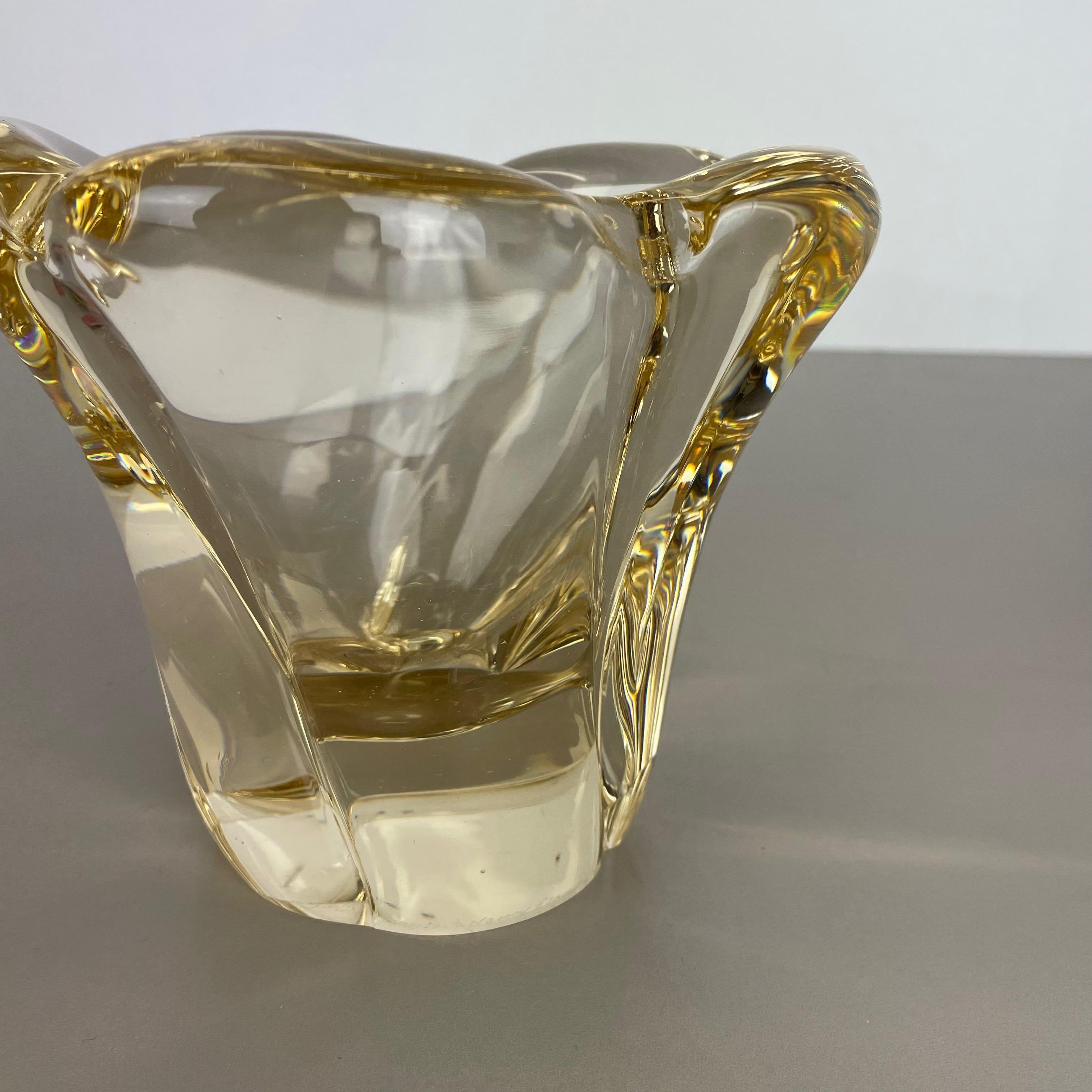 Art Glass Large 3kg Crystal Glass Centerpiece Shell Bowl by DAUM Nancy, France, 1970s For Sale