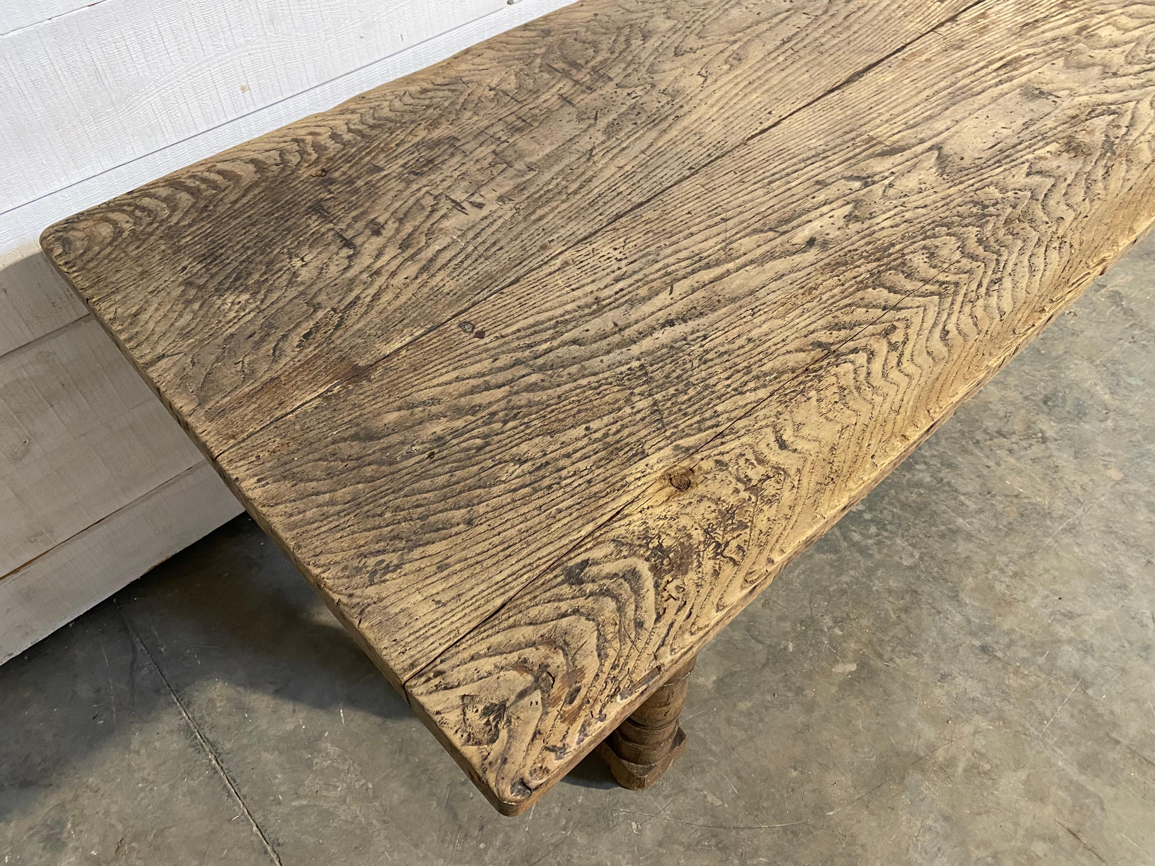 Grande table de salle à manger de style réfectoire français 3M du 18e siècle en vente 3