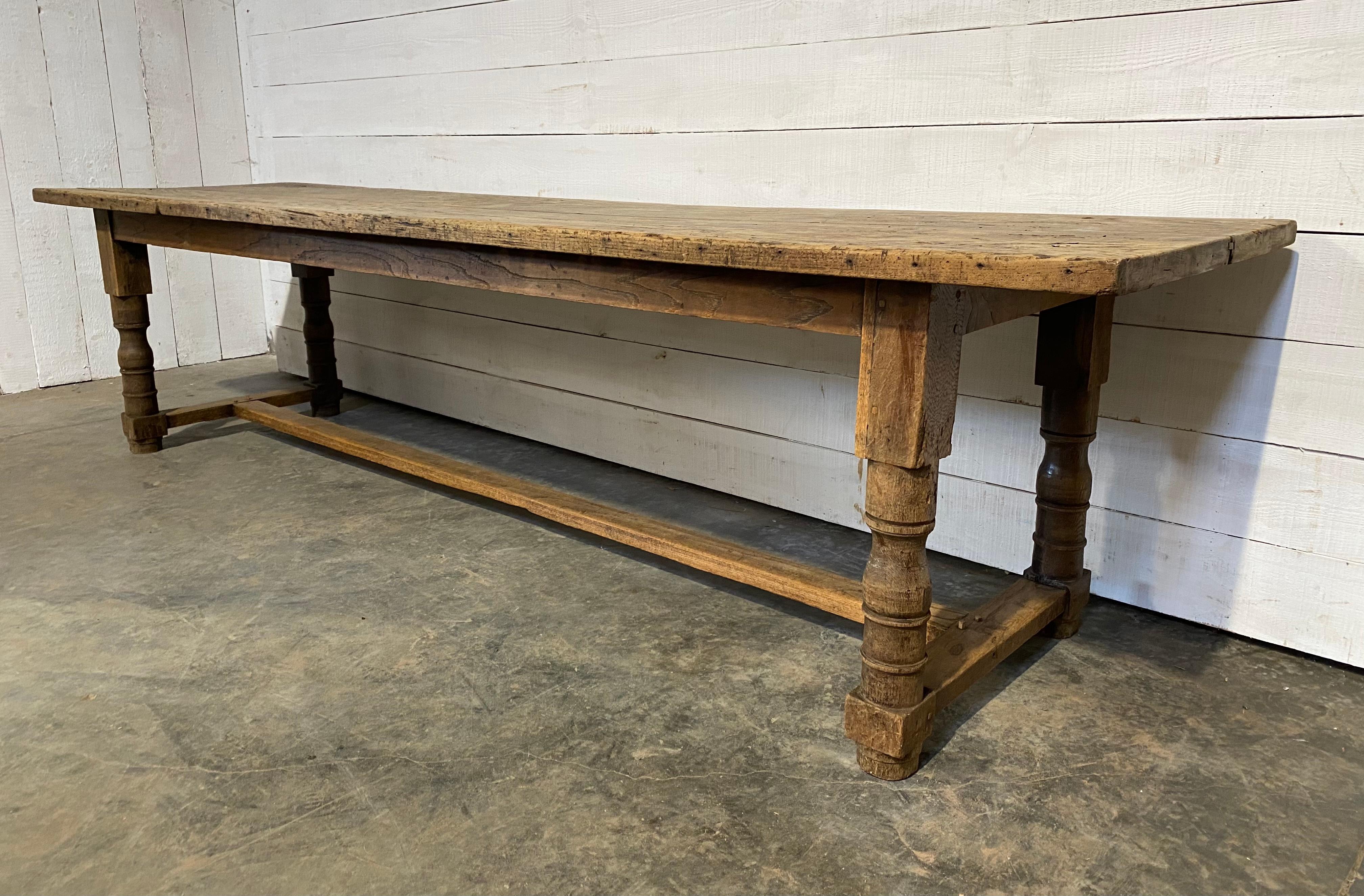 Grande table de salle à manger de style réfectoire français 3M du 18e siècle en vente 5
