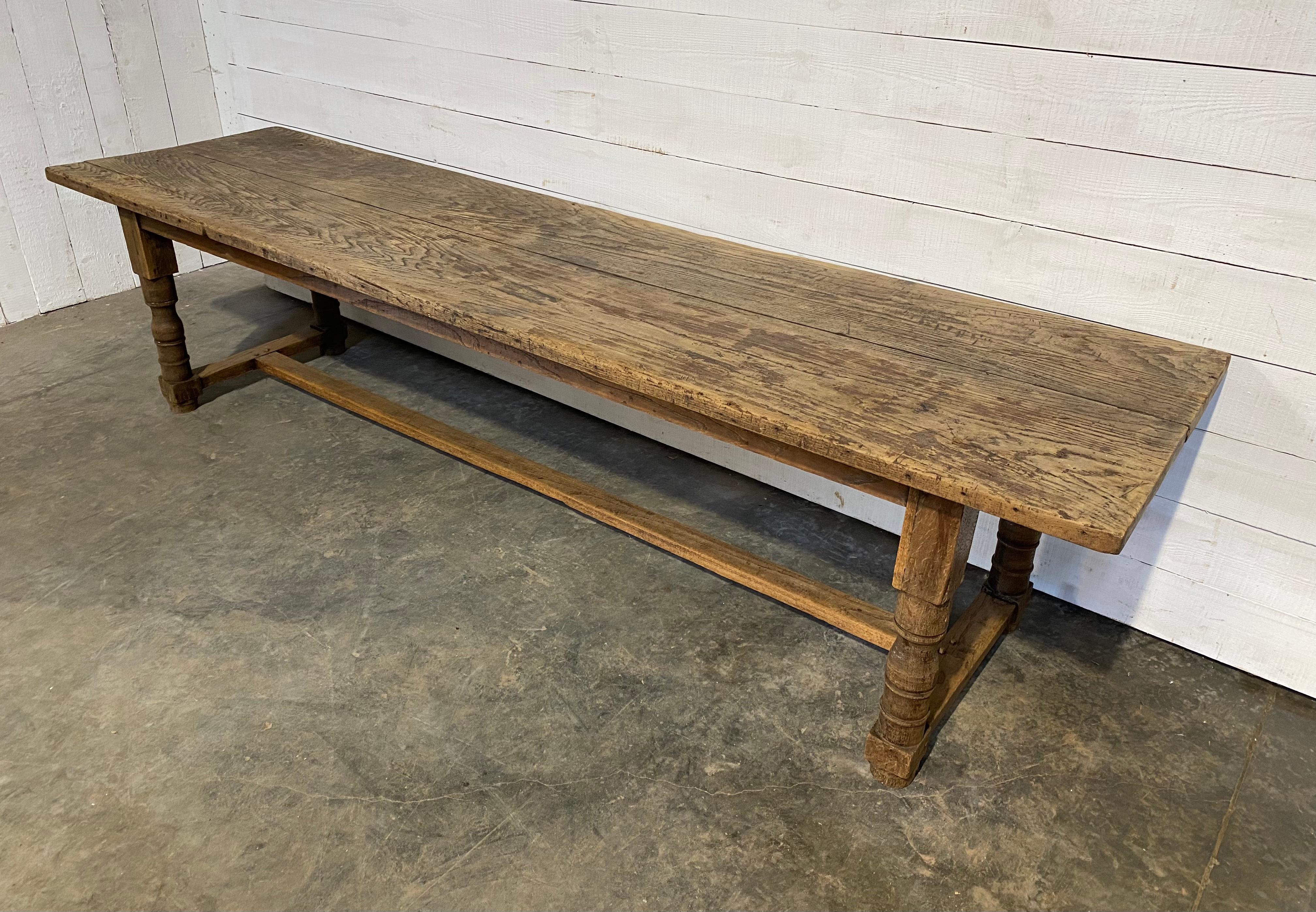 Grande table de salle à manger de style réfectoire français 3M du 18e siècle en vente 7