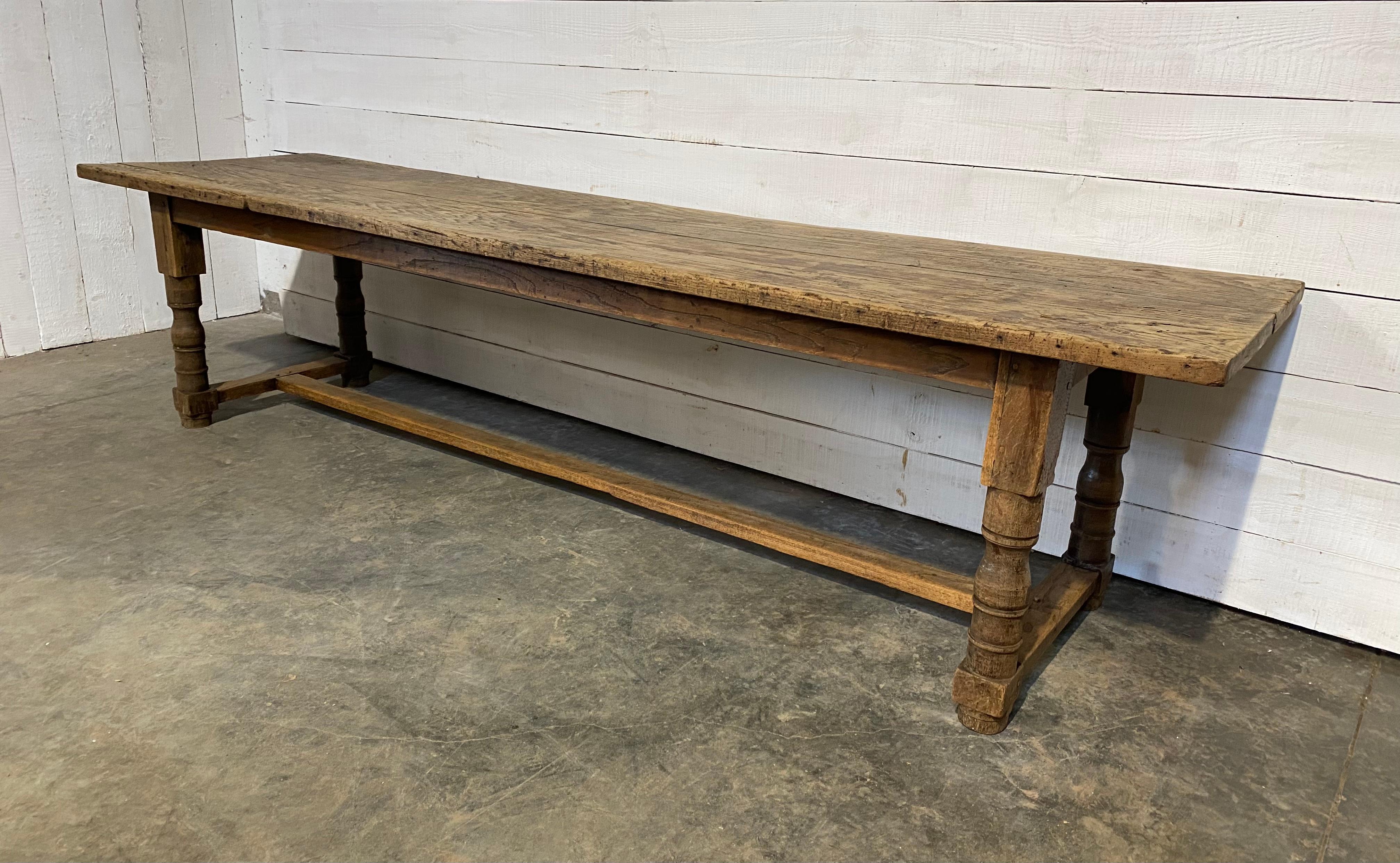 Grande table de salle à manger de style réfectoire français 3M du 18e siècle en vente 8