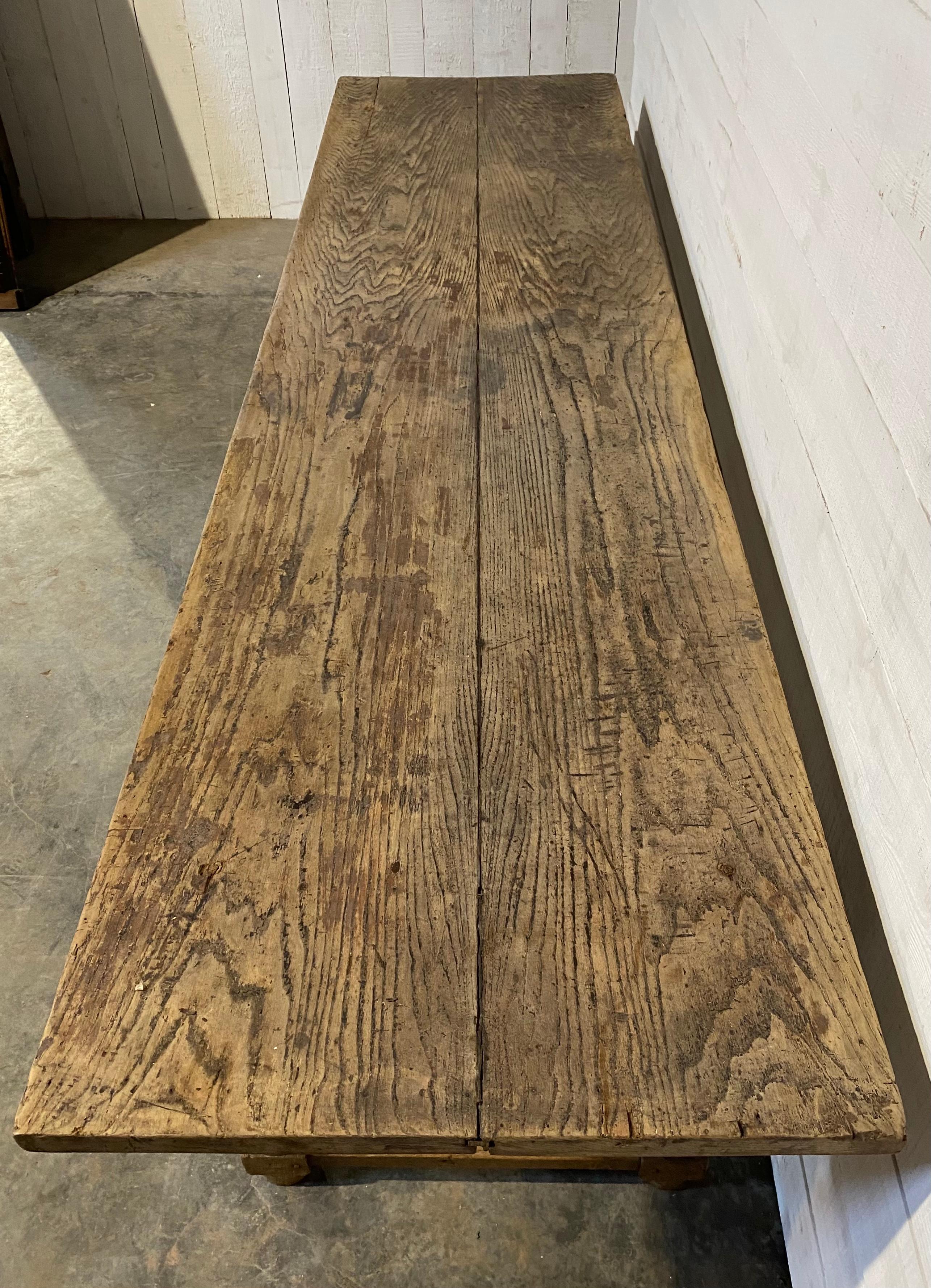 Grande table de salle à manger de style réfectoire français 3M du 18e siècle en vente 9