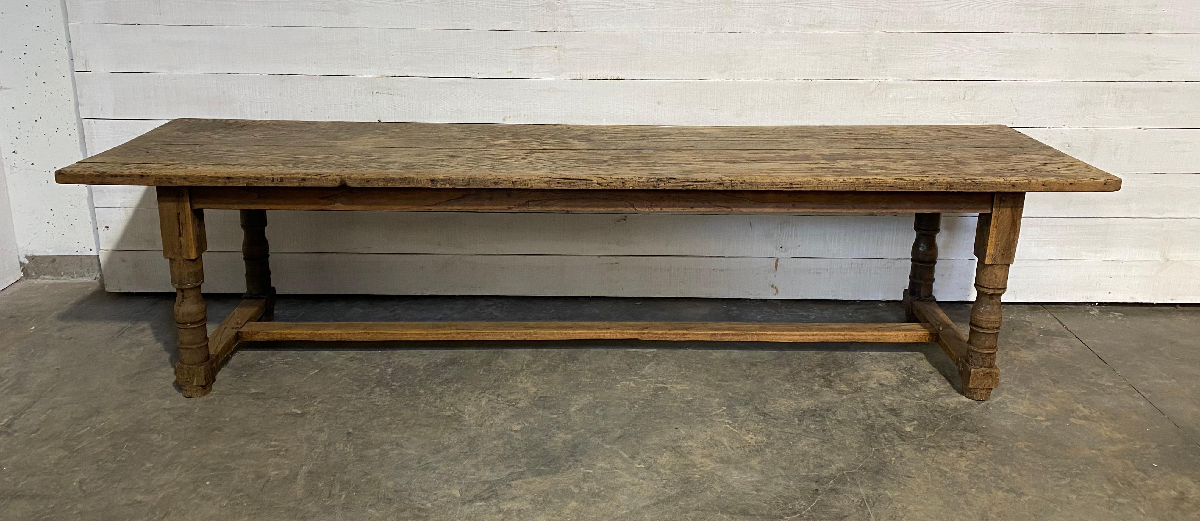 Français Grande table de salle à manger de style réfectoire français 3M du 18e siècle en vente