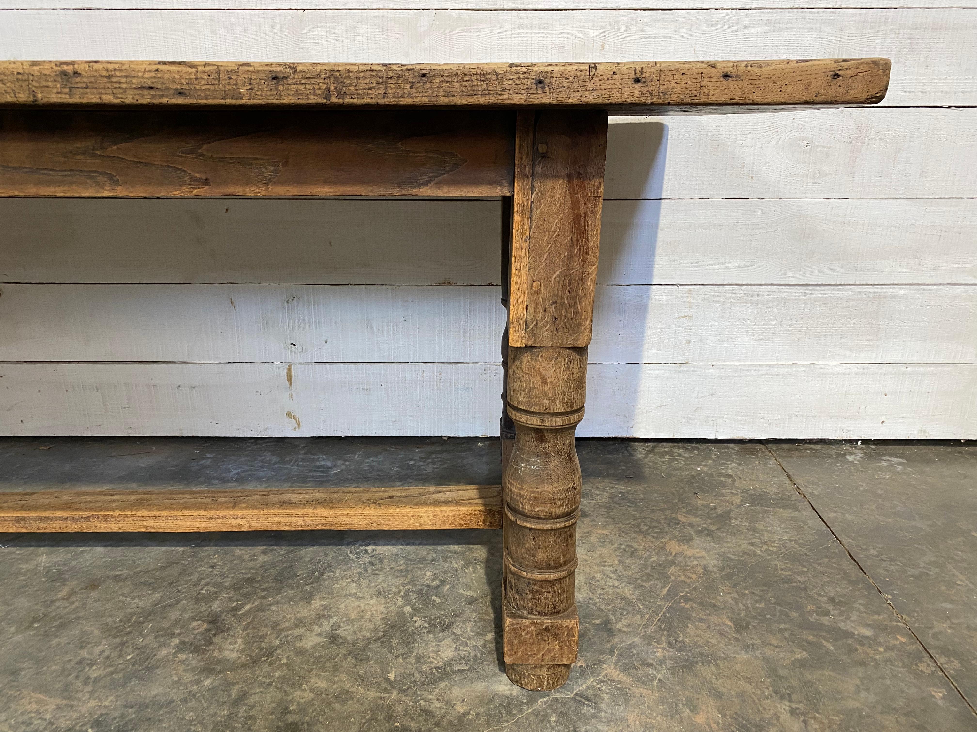 Grande table de salle à manger de style réfectoire français 3M du 18e siècle Bon état - En vente à Seaford, GB