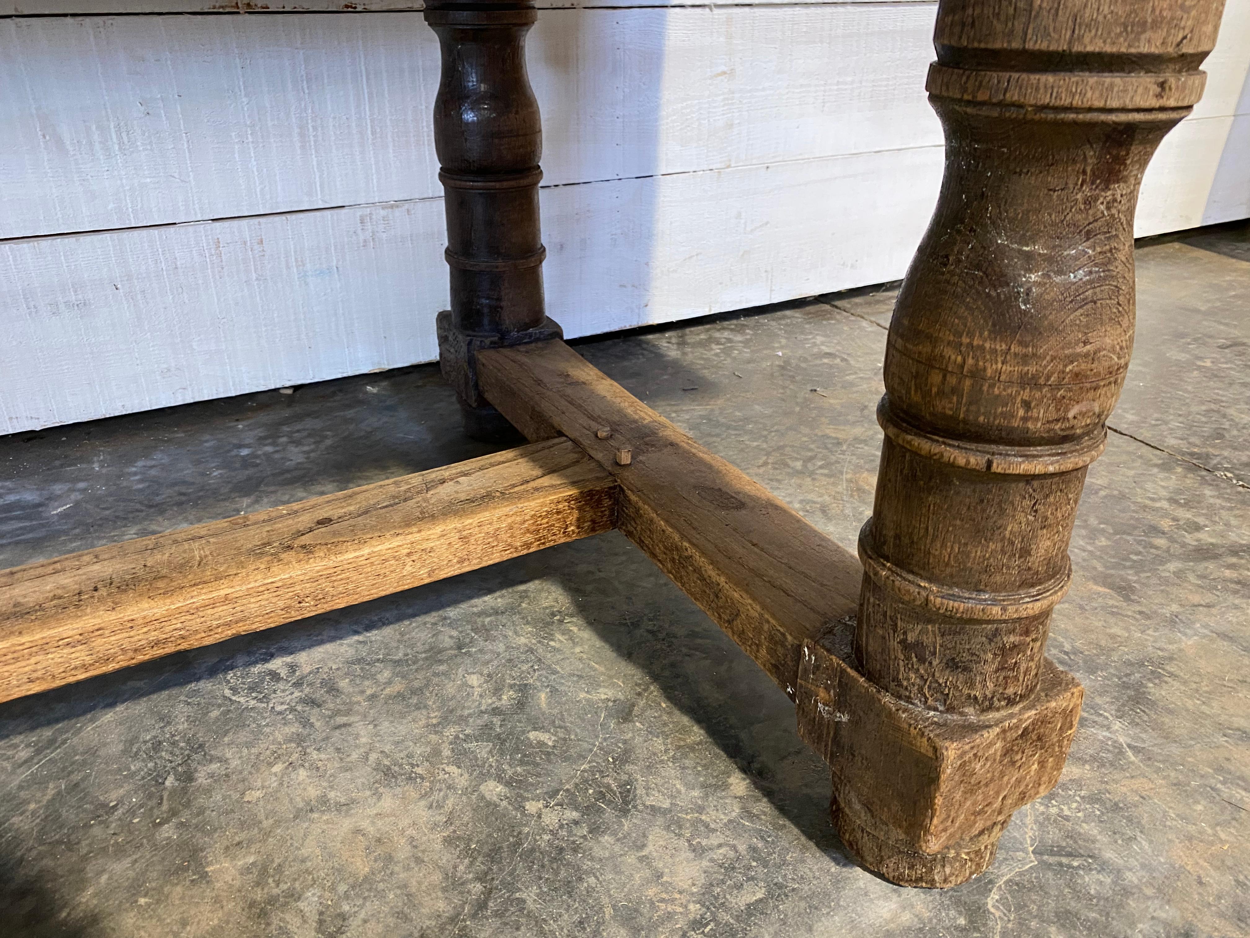 XVIIIe siècle Grande table de salle à manger de style réfectoire français 3M du 18e siècle en vente