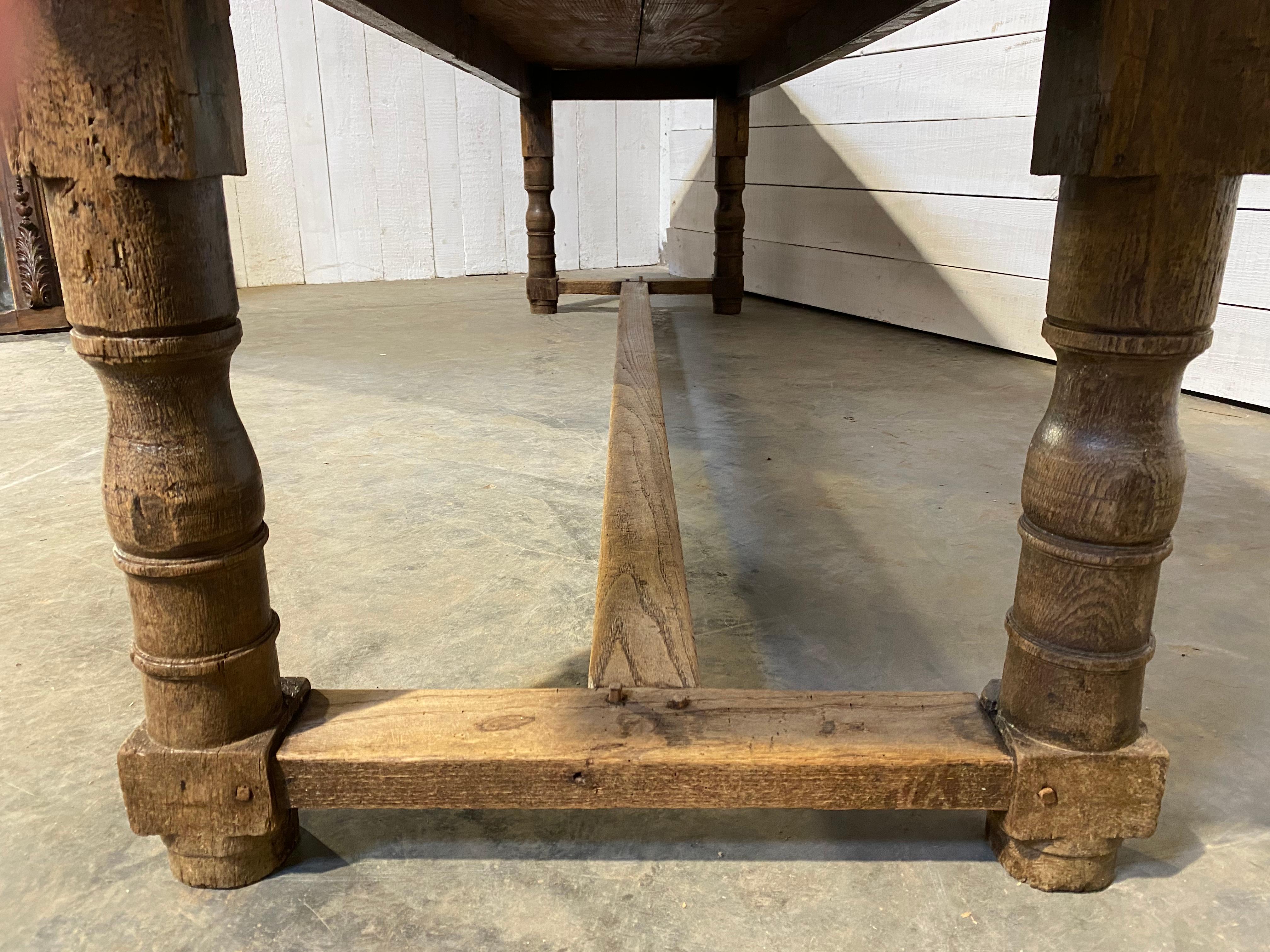 Grande table de salle à manger de style réfectoire français 3M du 18e siècle en vente 1