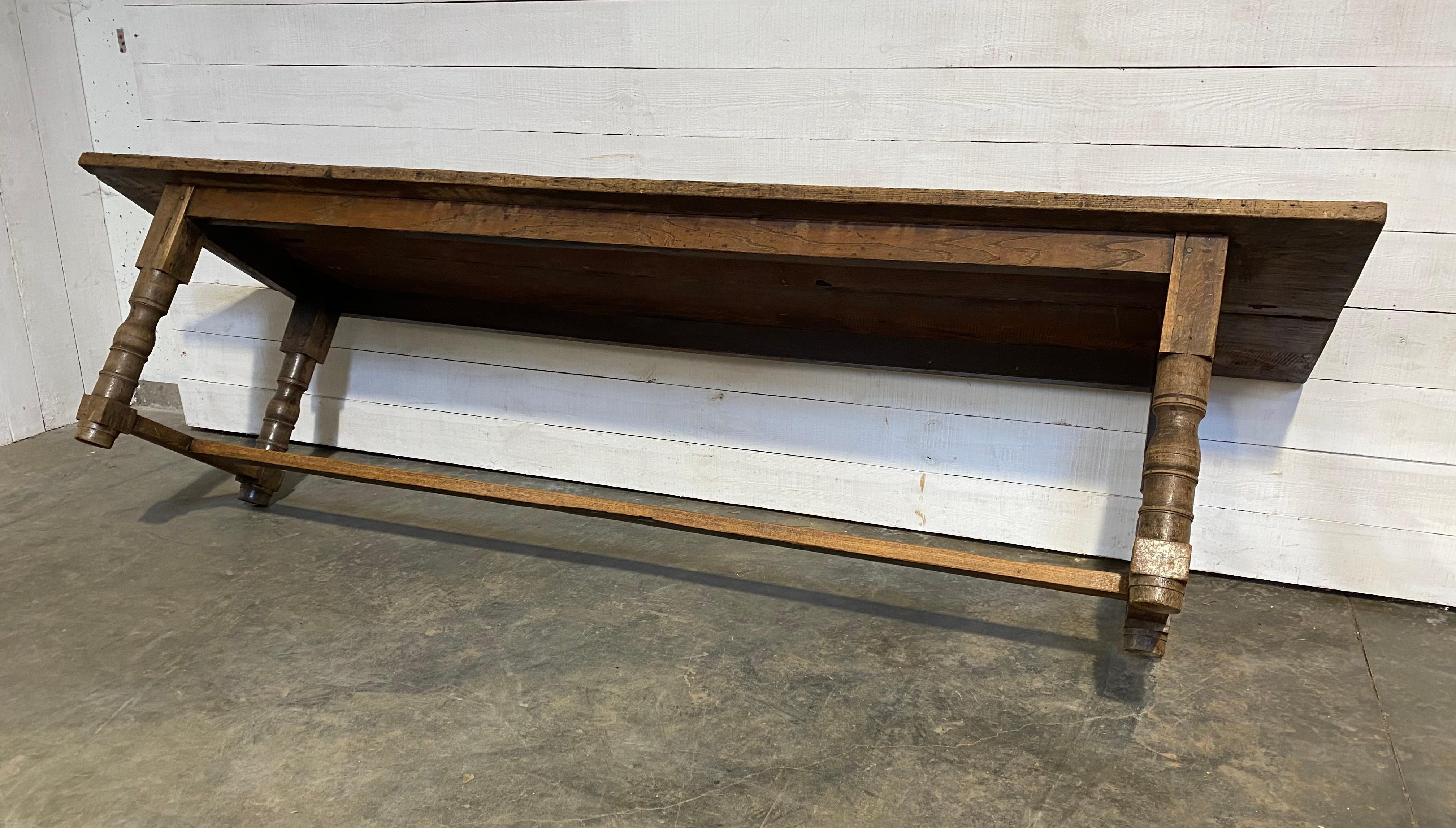 Grande table de salle à manger de style réfectoire français 3M du 18e siècle en vente 2