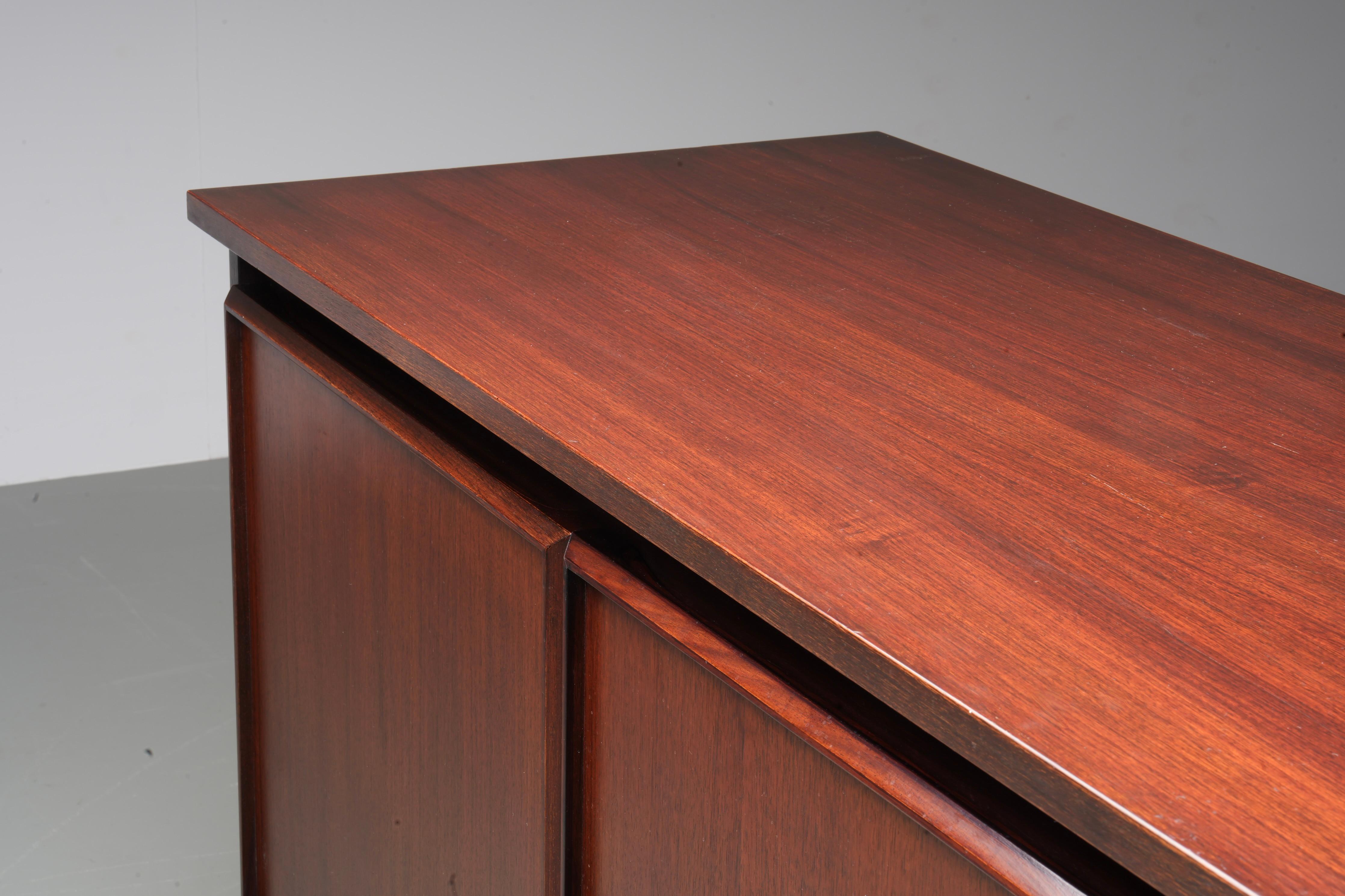 Metà XX secolo Grande credenza a 4 ante in Oak e Teak, Italia, anni '60 in vendita