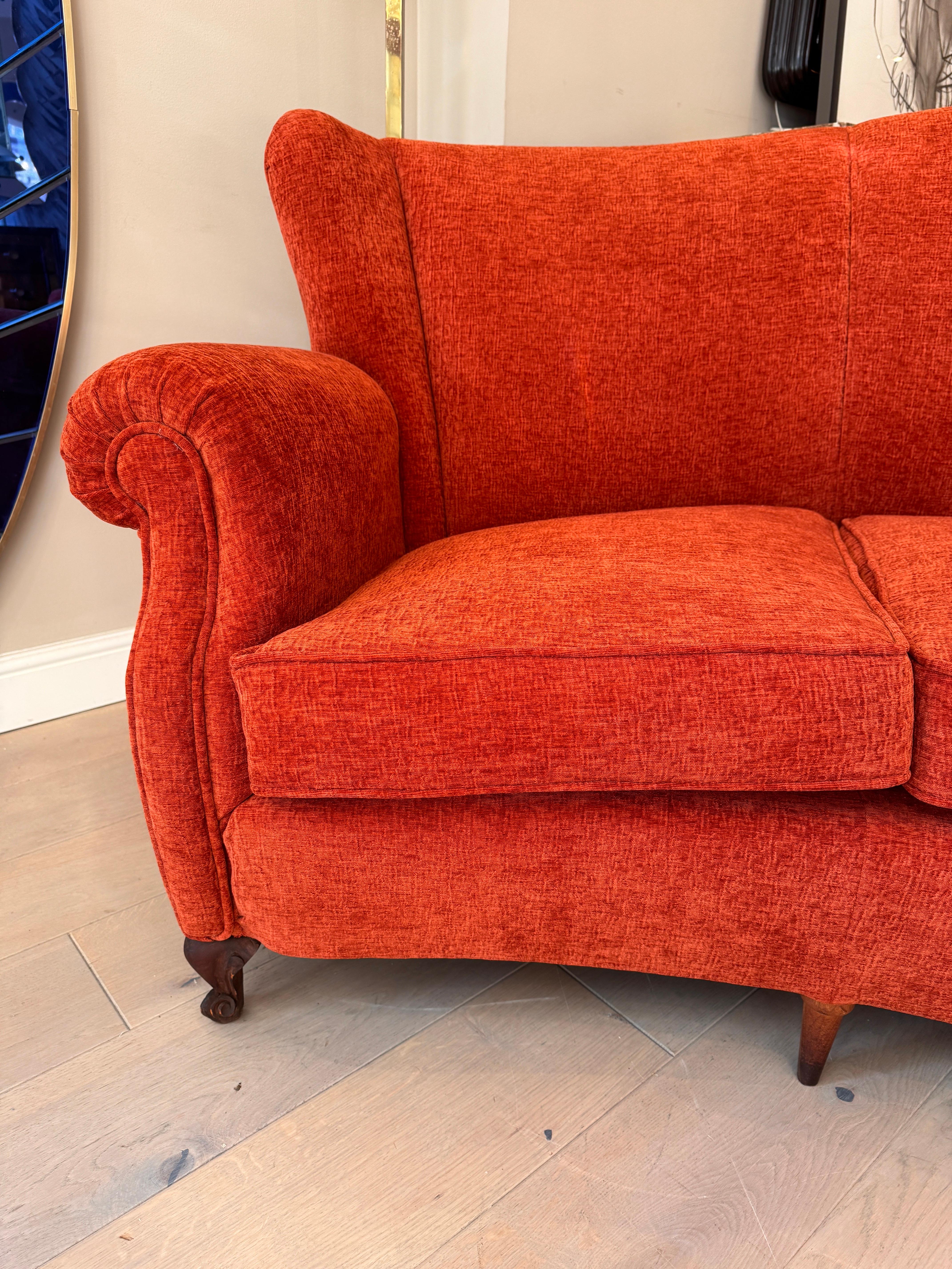 Large 4 seater semi circular wingback sofa in lush orange velvet In Excellent Condition For Sale In London, GB