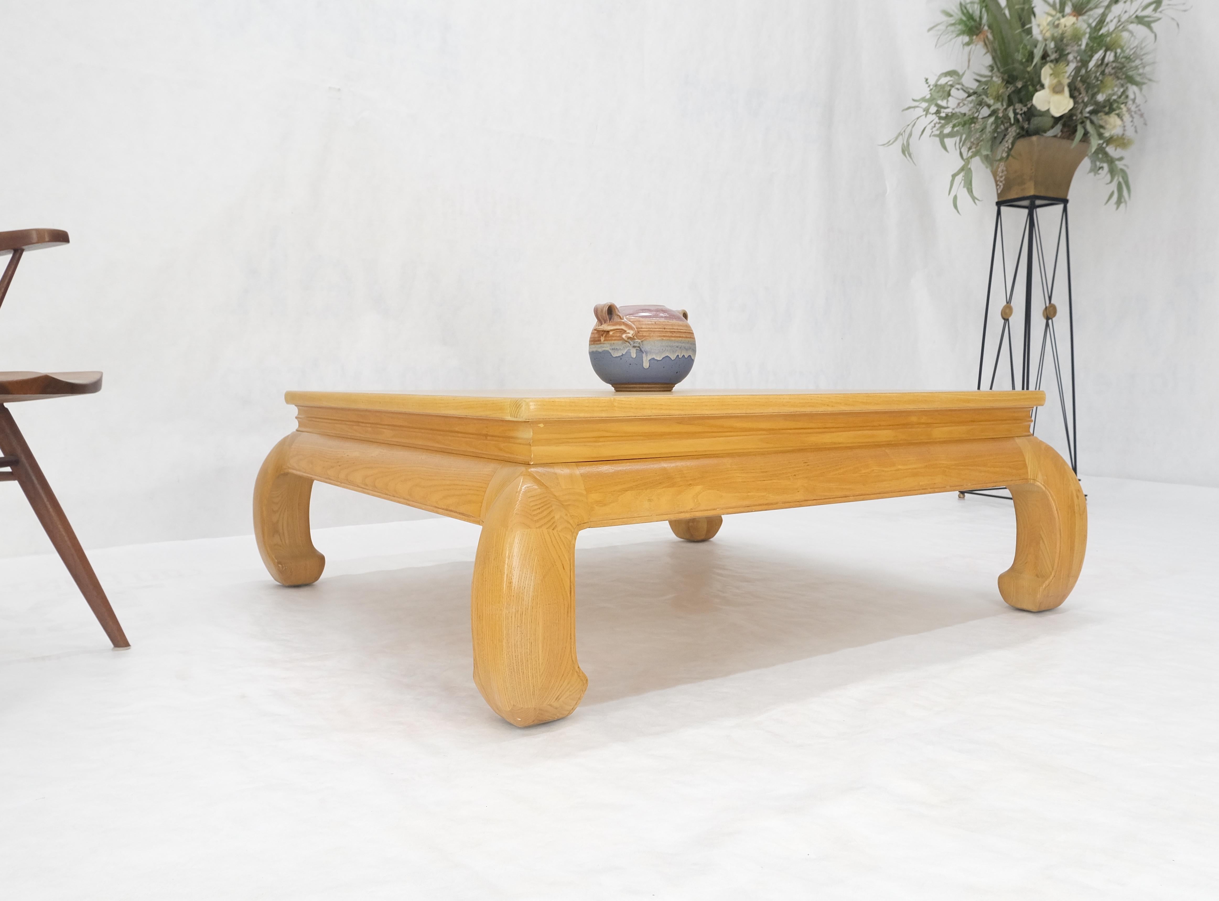 Grande table basse chinoise 4' Square Burl Wood Top Massive Legs Oriental Coffee Center Table en vente 2
