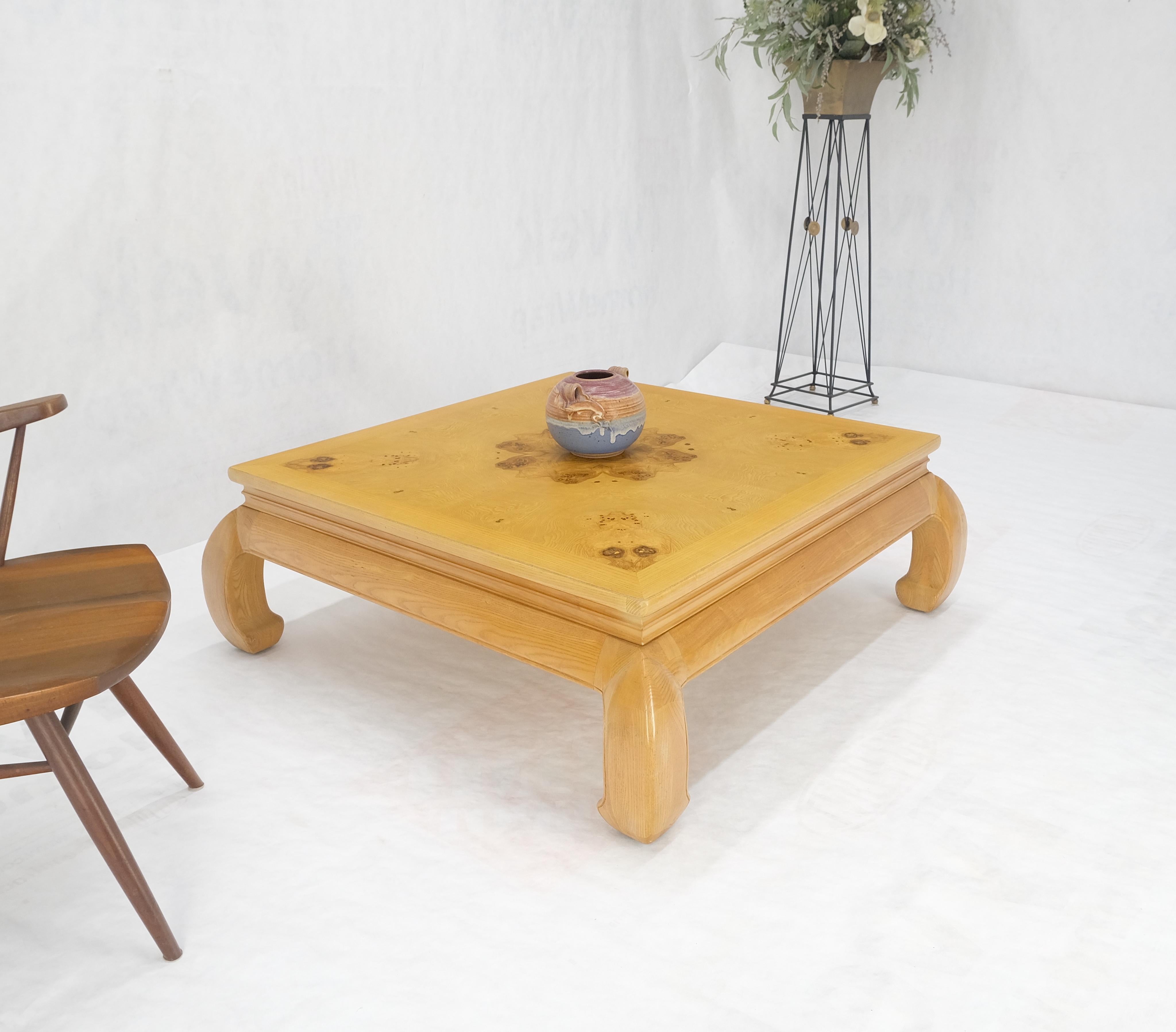 Grande table basse chinoise 4' Square Burl Wood Top Massive Legs Oriental Coffee Center Table en vente 3