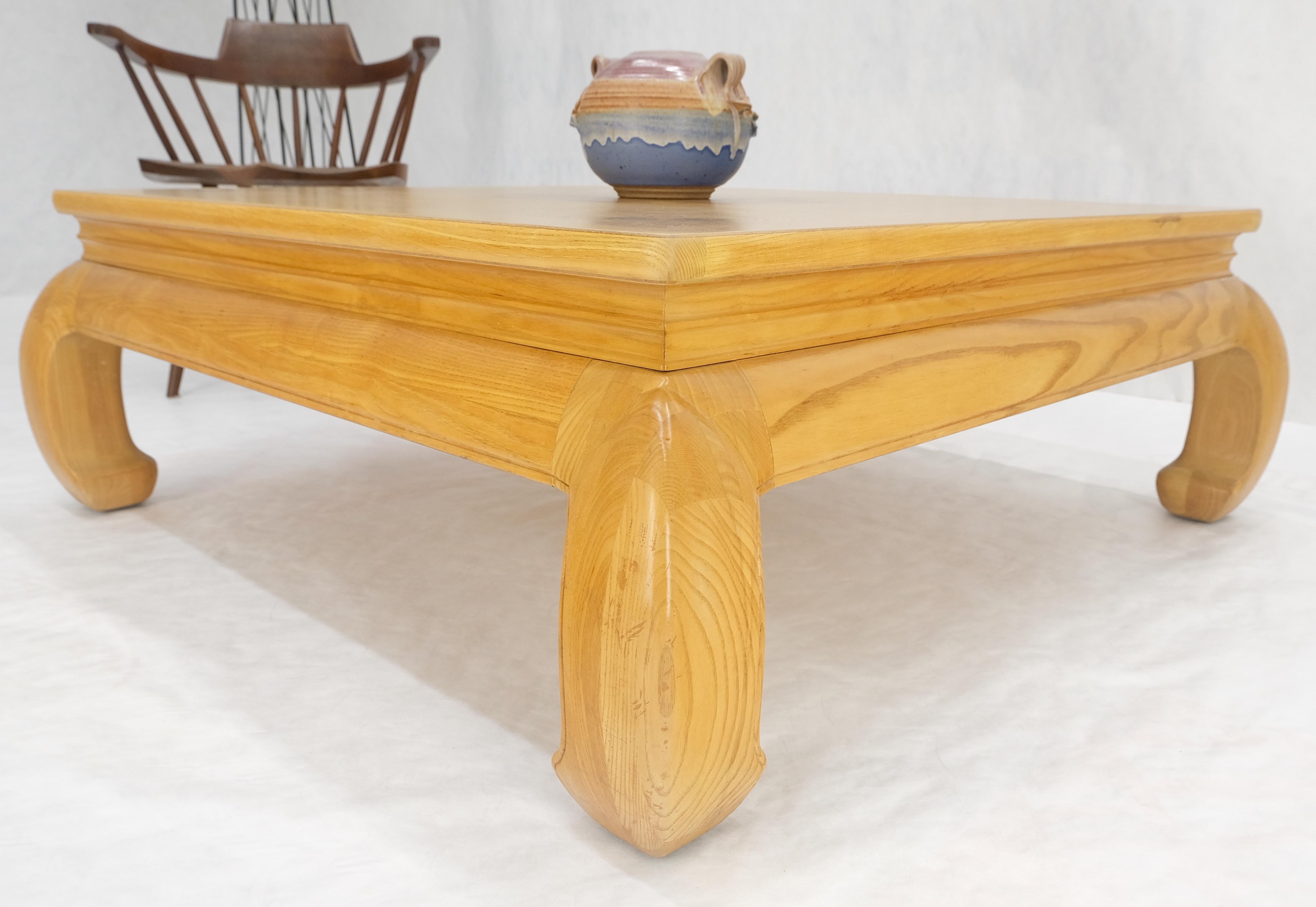 Laqué Grande table basse chinoise 4' Square Burl Wood Top Massive Legs Oriental Coffee Center Table en vente