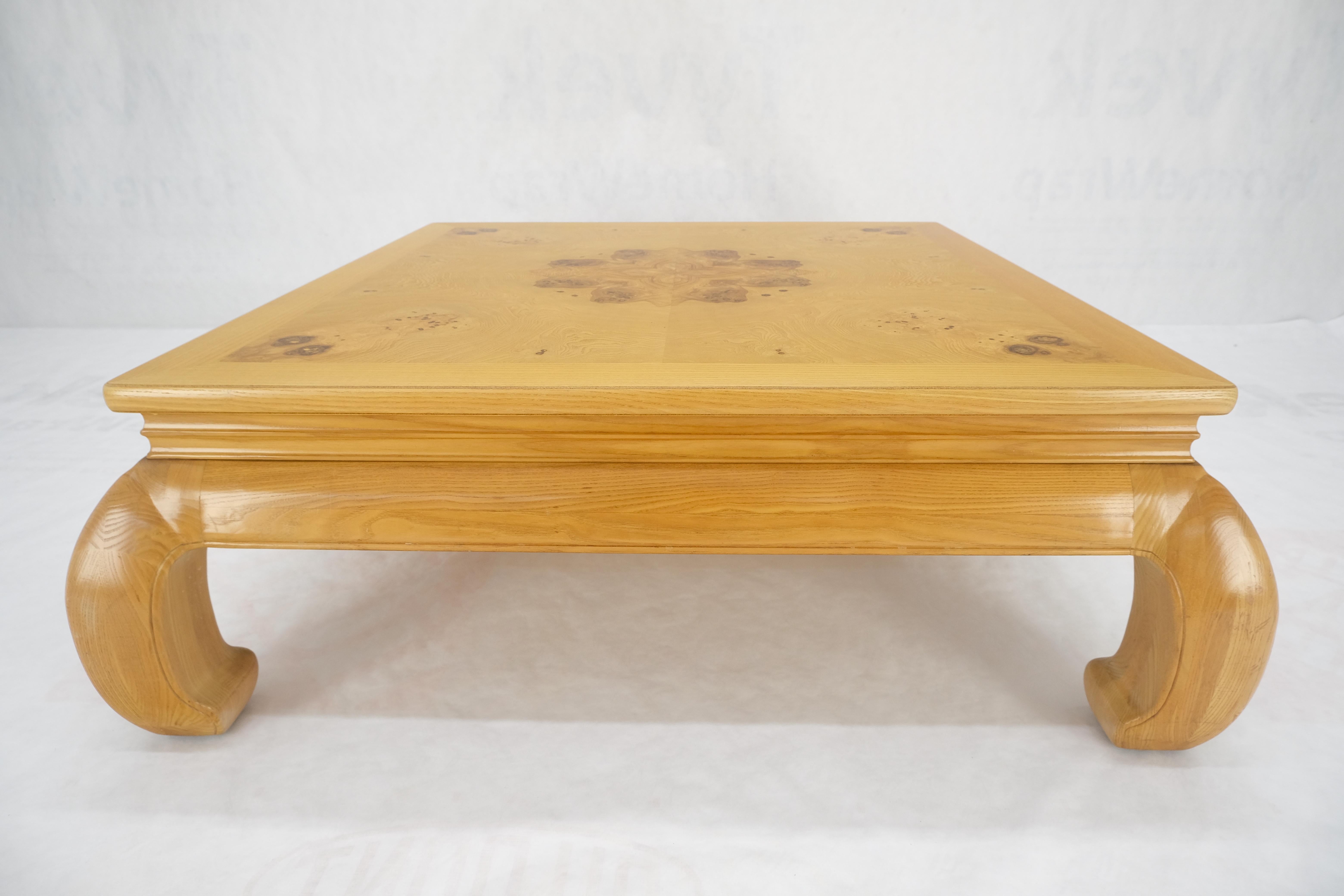 20ième siècle Grande table basse chinoise 4' Square Burl Wood Top Massive Legs Oriental Coffee Center Table en vente
