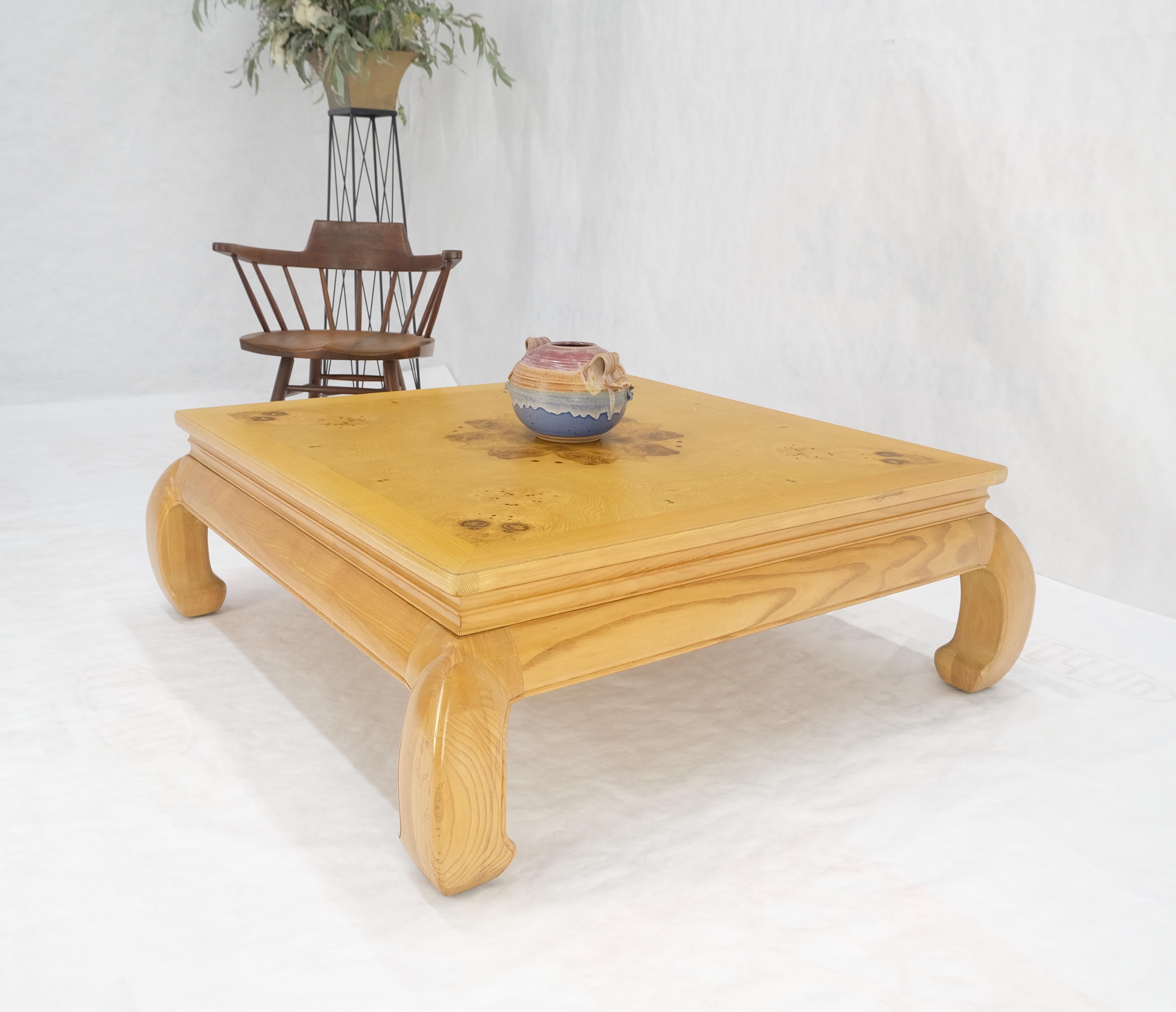 Grande table basse chinoise 4' Square Burl Wood Top Massive Legs Oriental Coffee Center Table en vente 1