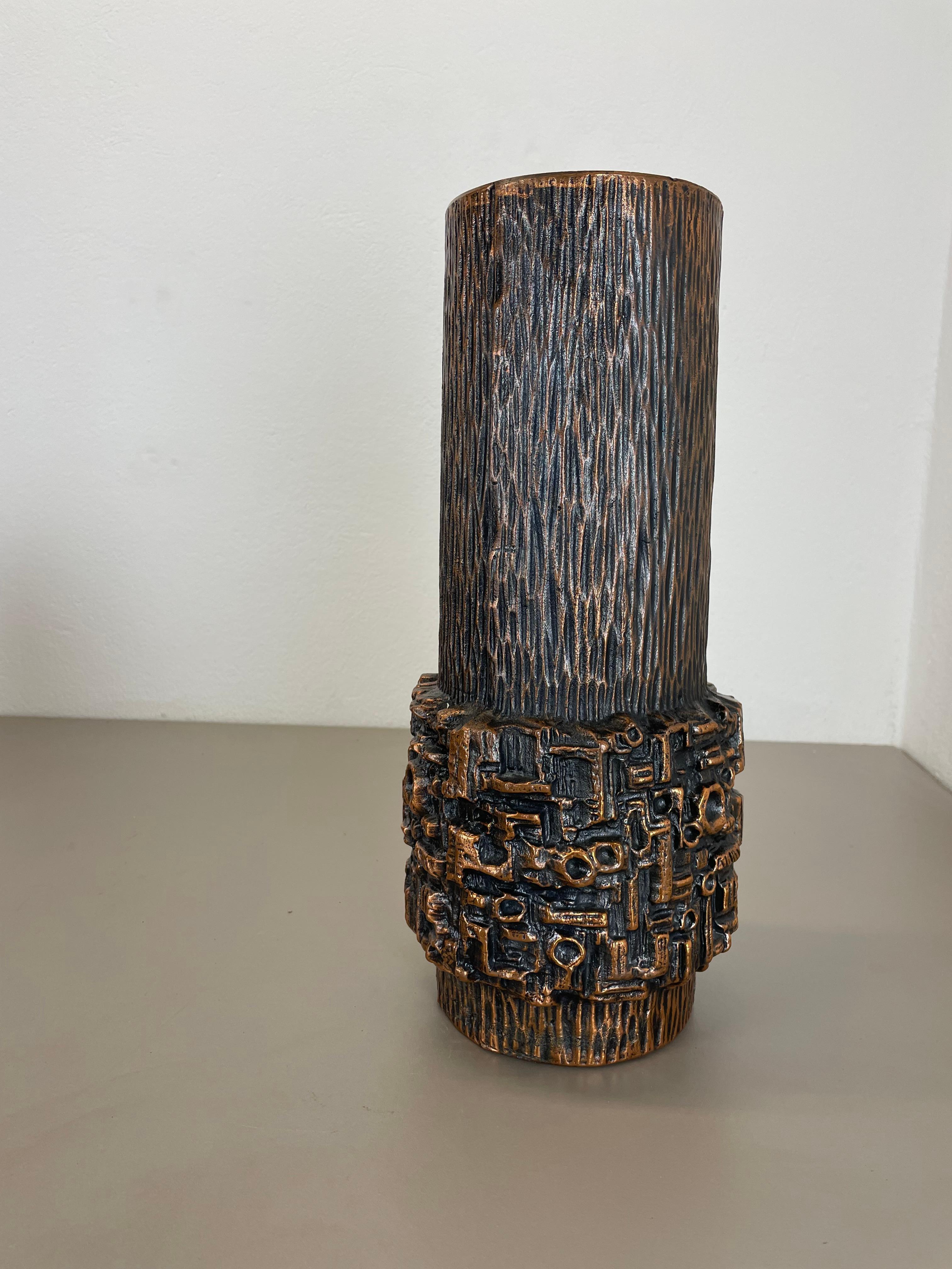Scandinavian Modern Large 40cm 6.7kg Modernist Sculptural Brutalist metal Vase, Germany, 1970s For Sale