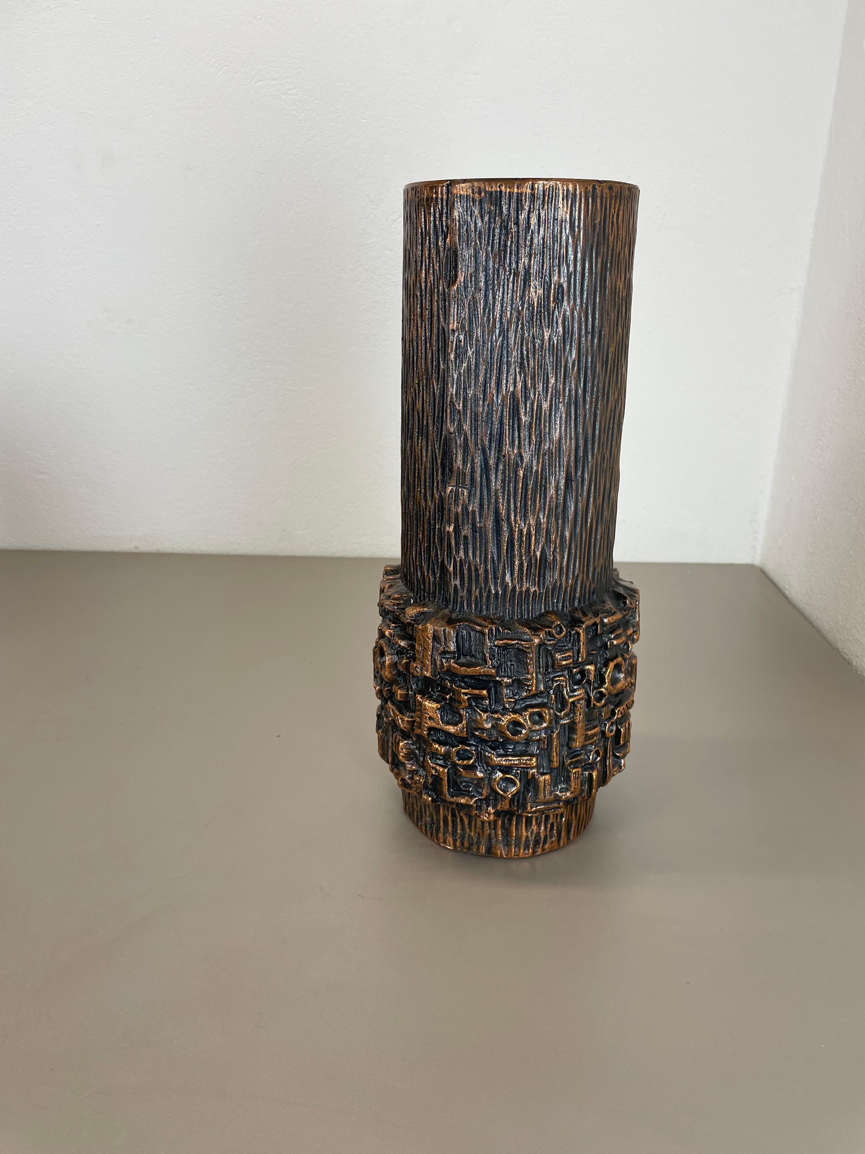 Large 40cm 6.7kg Modernist Sculptural Brutalist metal Vase, Germany, 1970s In Good Condition For Sale In Kirchlengern, DE