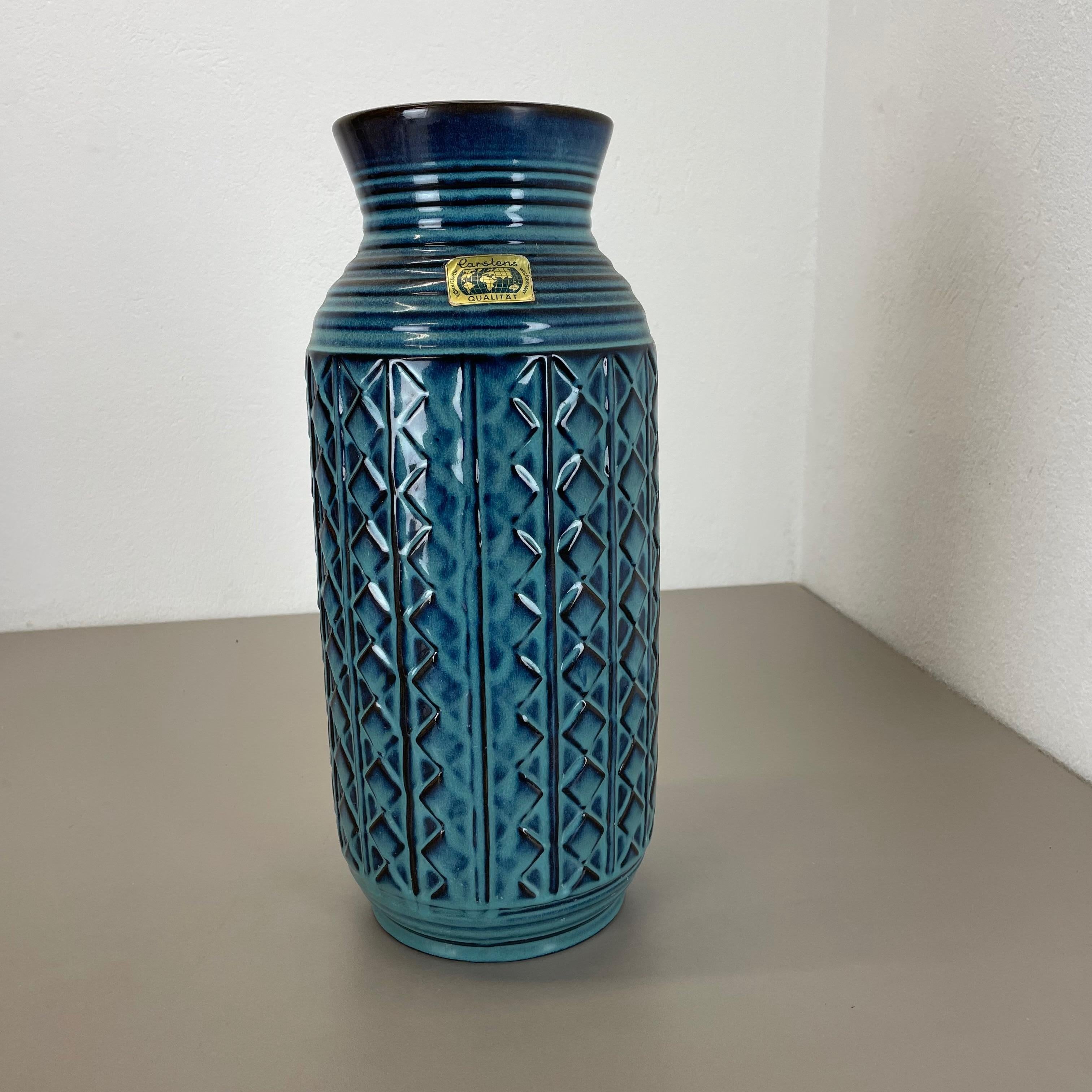 Article:

ceramic pottery vase.


Origin:

Germany.


Designer:

Heinz Siery.


Producer:

Carstens Tönnieshof, Germany.


Decade:

1970s.


This original vintage pottery object was designed by Heinz Siery and produced by