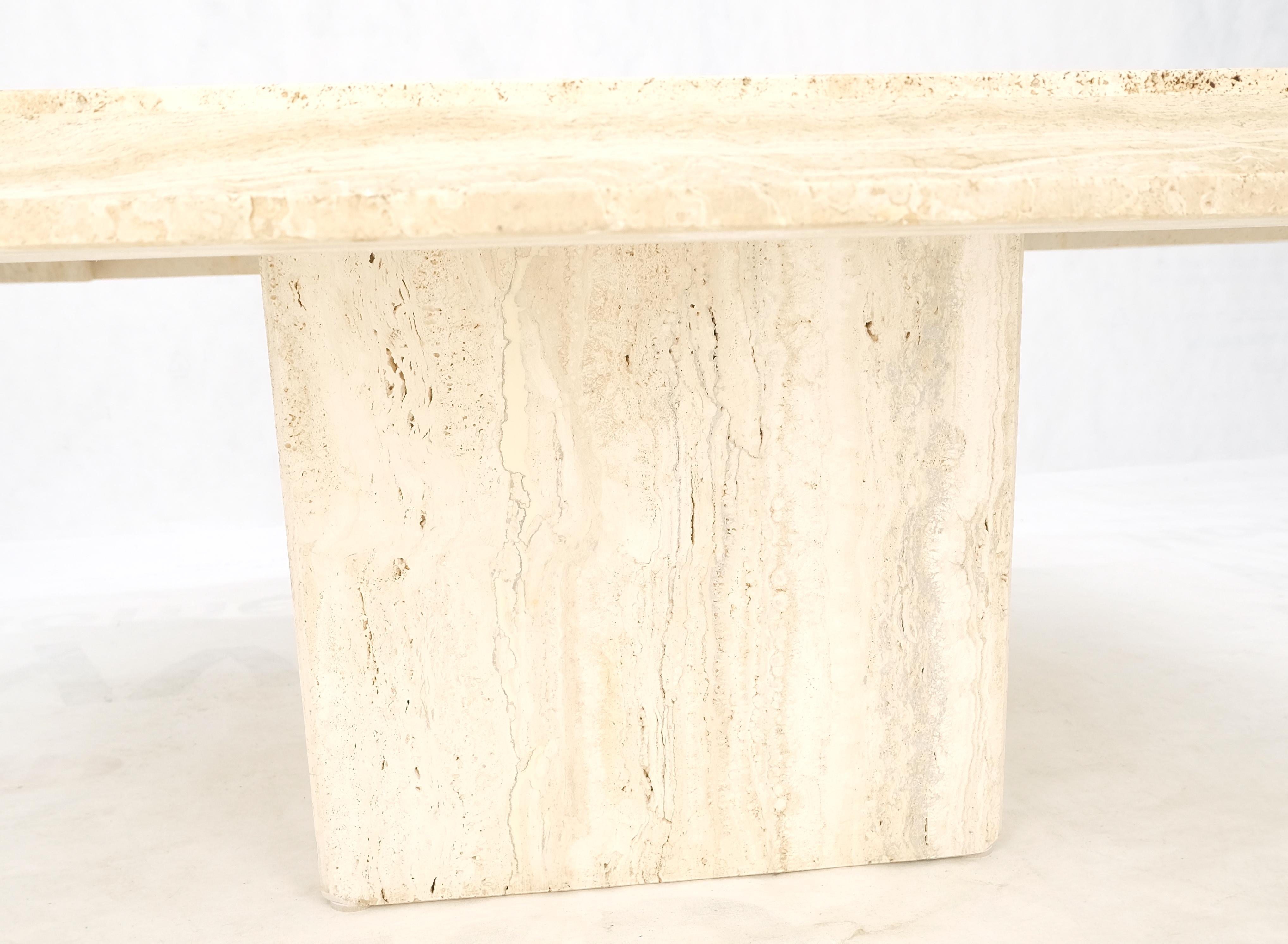 Mid-Century Modern Grande table basse carrée italienne mi-siècle moderne à piédestal unique biseauté de 104,14 cm en vente