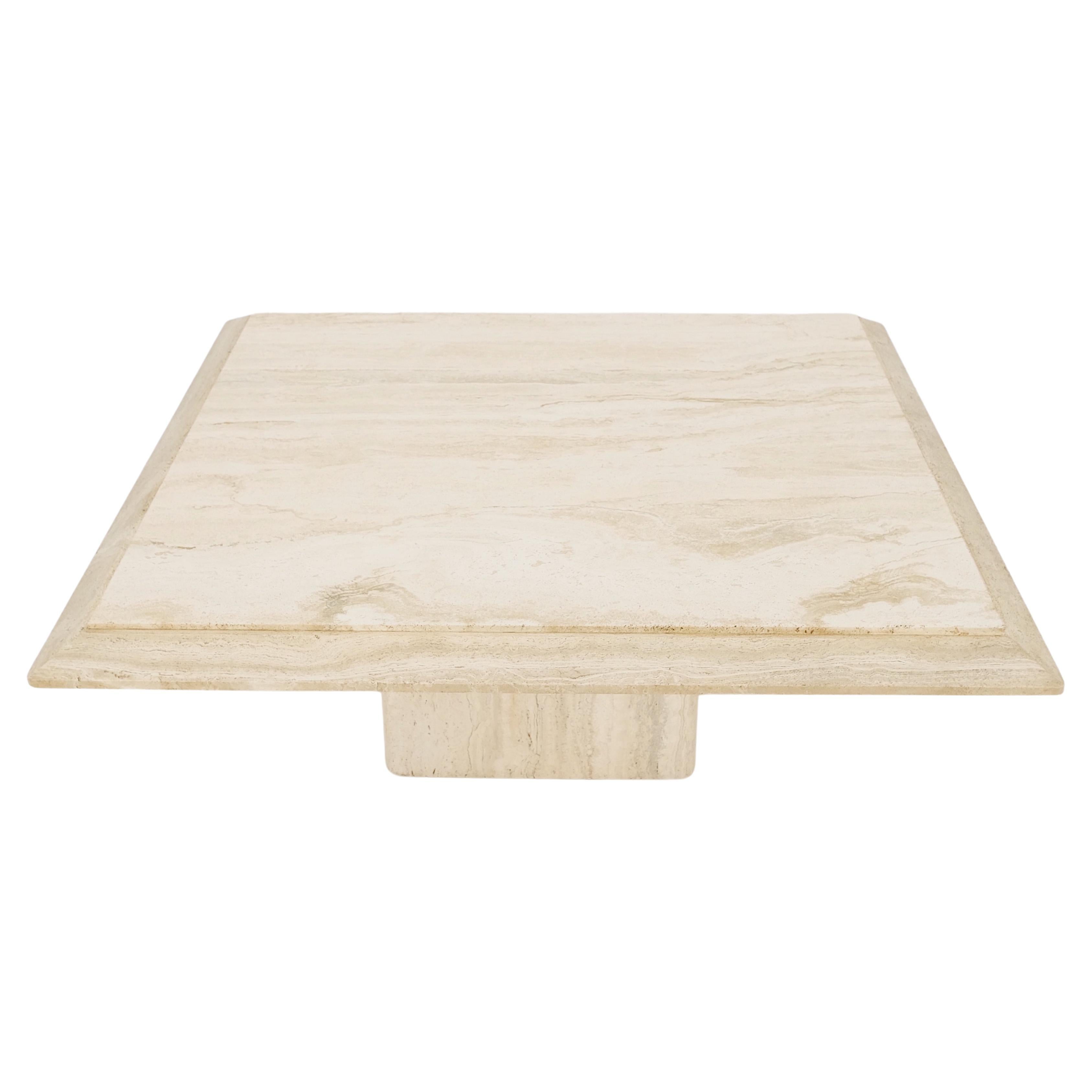 Grande table basse carrée italienne mi-siècle moderne à piédestal unique biseauté de 104,14 cm en vente
