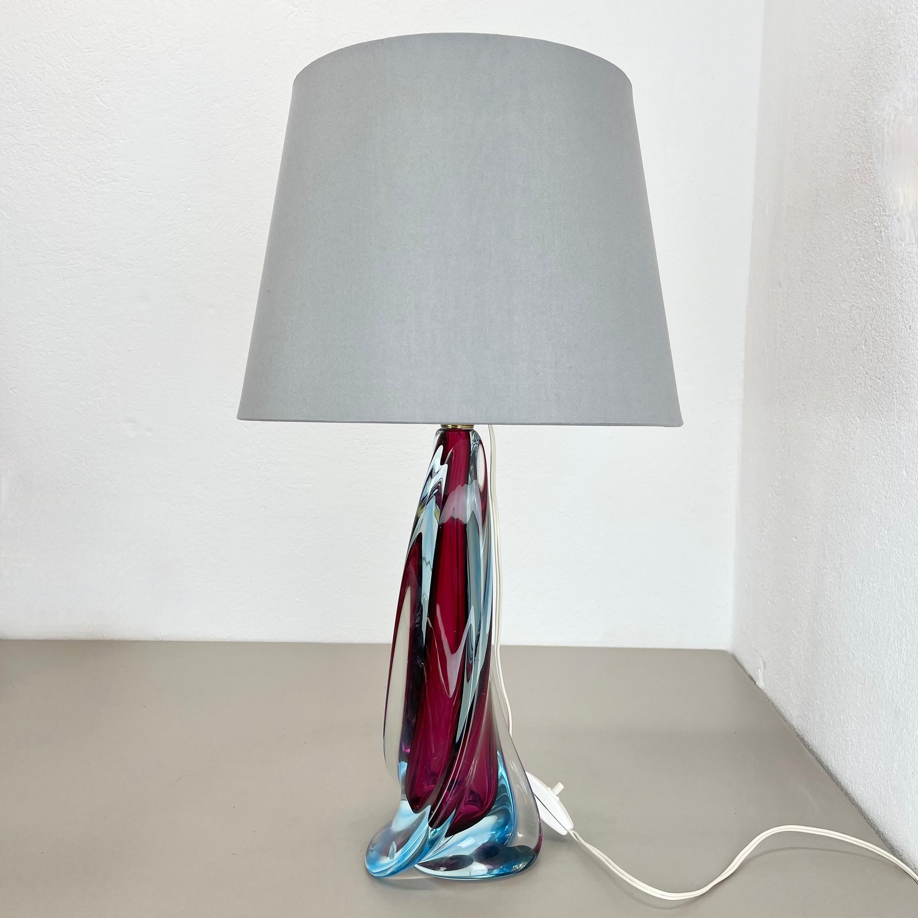 Artikel:

Sockel einer Tischleuchte


Herkunft:

Murano, Italien


Design/One und Produzent:

zugeschrieben FLAVIO POLI


Alter:

1960s




Beschreibung:


Diese fantastische Vintage-Tischleuchte wurde in den 1960er Jahren in Murano, Italien,