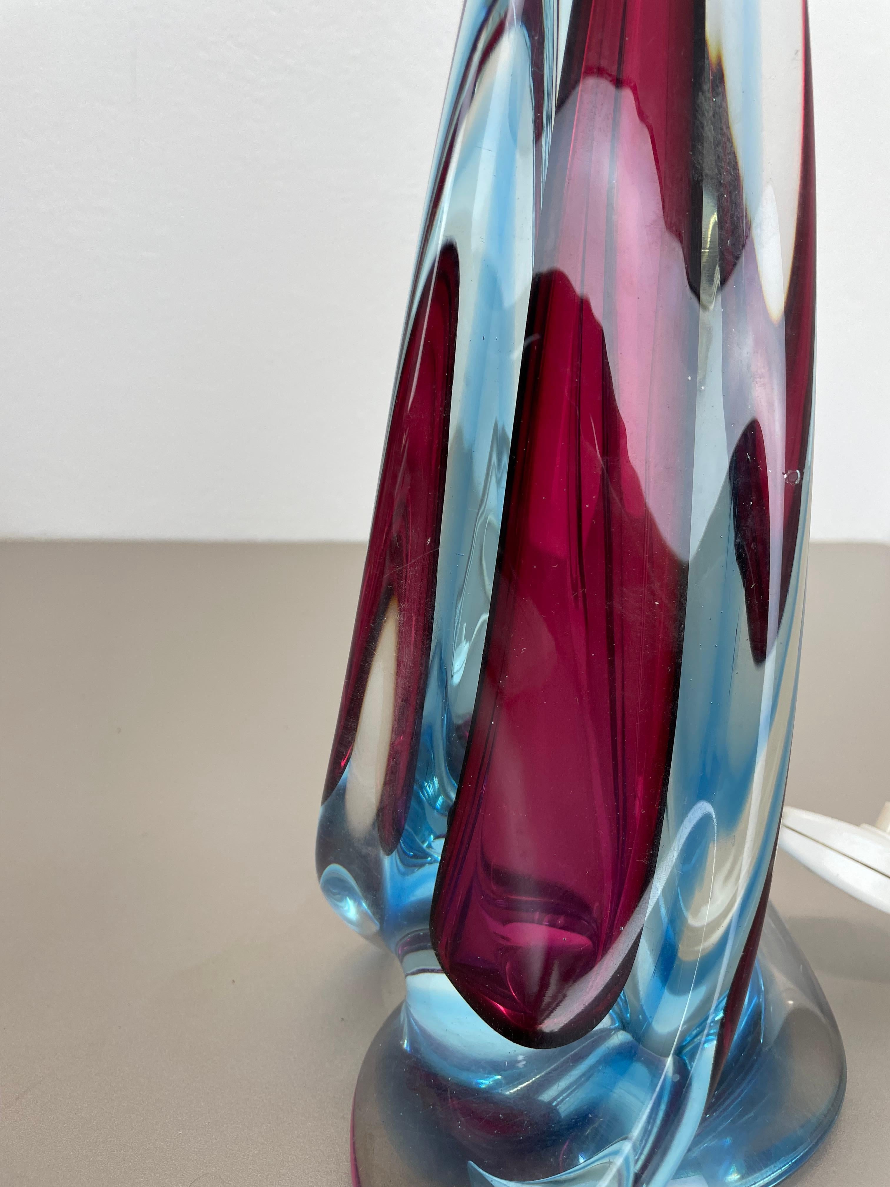 Großes Murano Glass Sommerso 41cm FLAVIO POLI attr. Tischleuchte, Italien, 1960er-Jahre (Metall) im Angebot